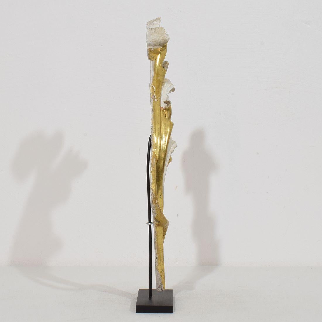 Adorno italiano de madera de giltwood tallada a mano del siglo XVIII/XIX con hoja de acanto Tallado a mano en venta