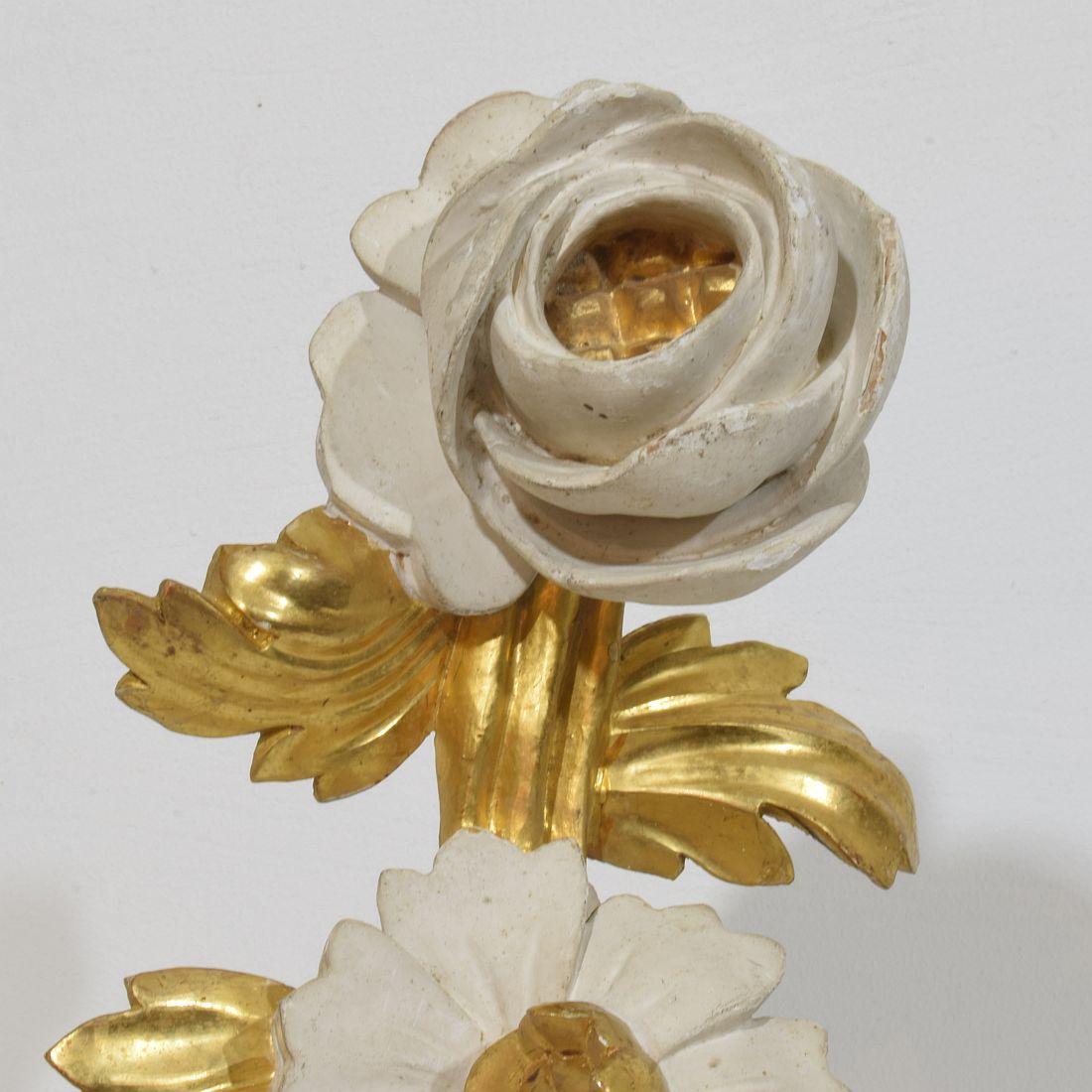 Ornement floral italien du 18/19e siècle en bois doré sculpté à la main en vente 4