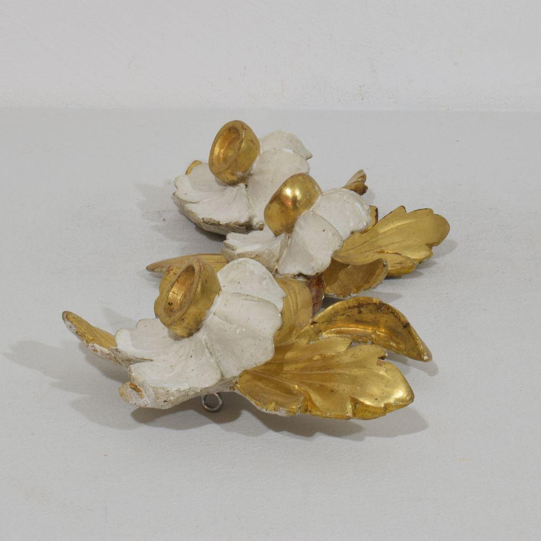 Ornement floral italien du 18/19e siècle en bois doré sculpté à la main en vente 10