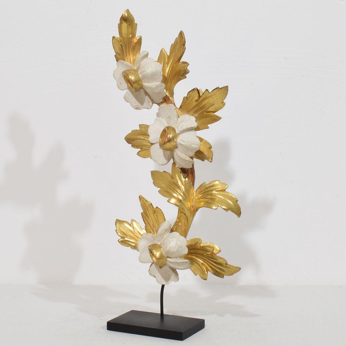 Beautiful handcarved giltwood floral ornament that once adorned a chapel .Original period piece that due it’s high age has  a wonderful weathered look.
Italy circa 1780/1850 , weathered,small losses and old repairs.
Measurements are individual and