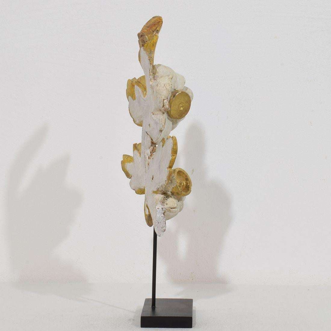 Italian 18/19th Century Hand Carved Giltwood Floral Ornament In Good Condition For Sale In Buisson, FR