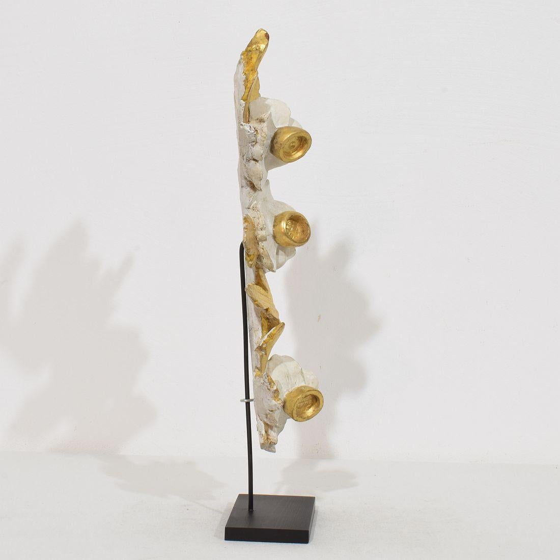 Italian 18/19th Century Hand Carved Giltwood Floral Ornament In Good Condition For Sale In Buisson, FR