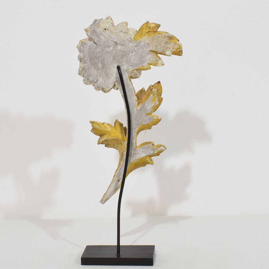 18th Century and Earlier Italian 18/19th Century Hand Carved Giltwood Floral Ornament For Sale