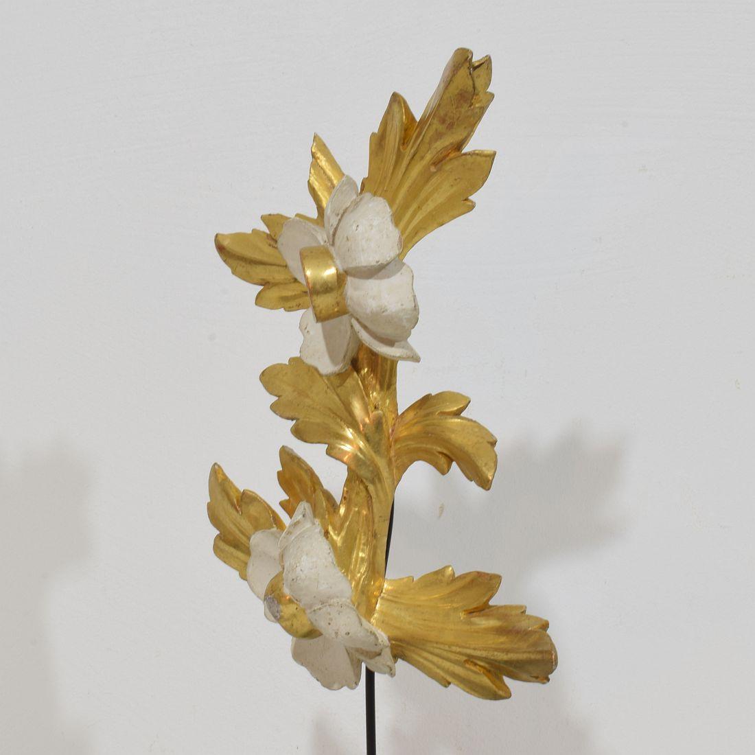 Italian 18/19th Century Hand Carved Giltwood Floral Ornament For Sale 2