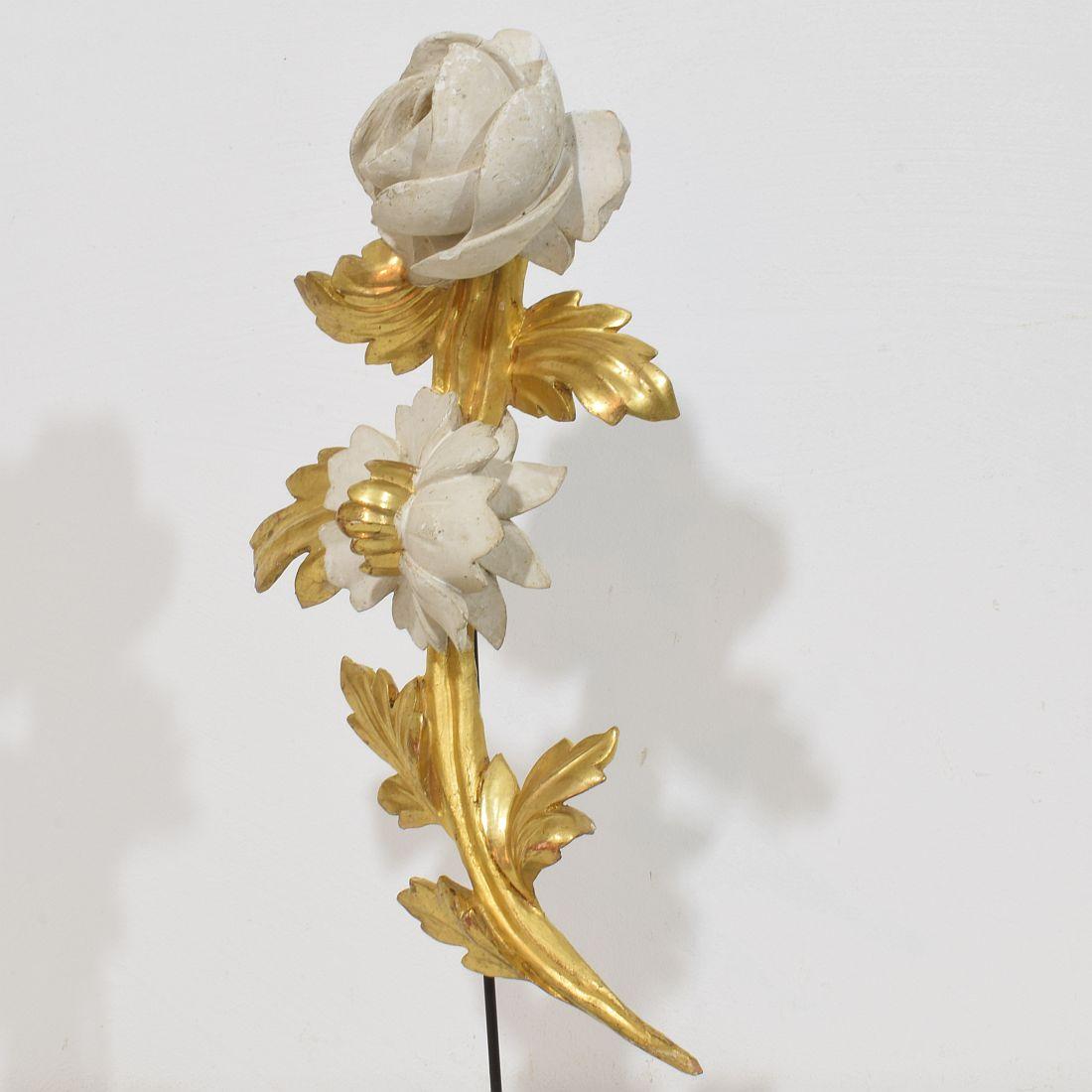 Ornement floral italien du 18/19e siècle en bois doré sculpté à la main en vente 2