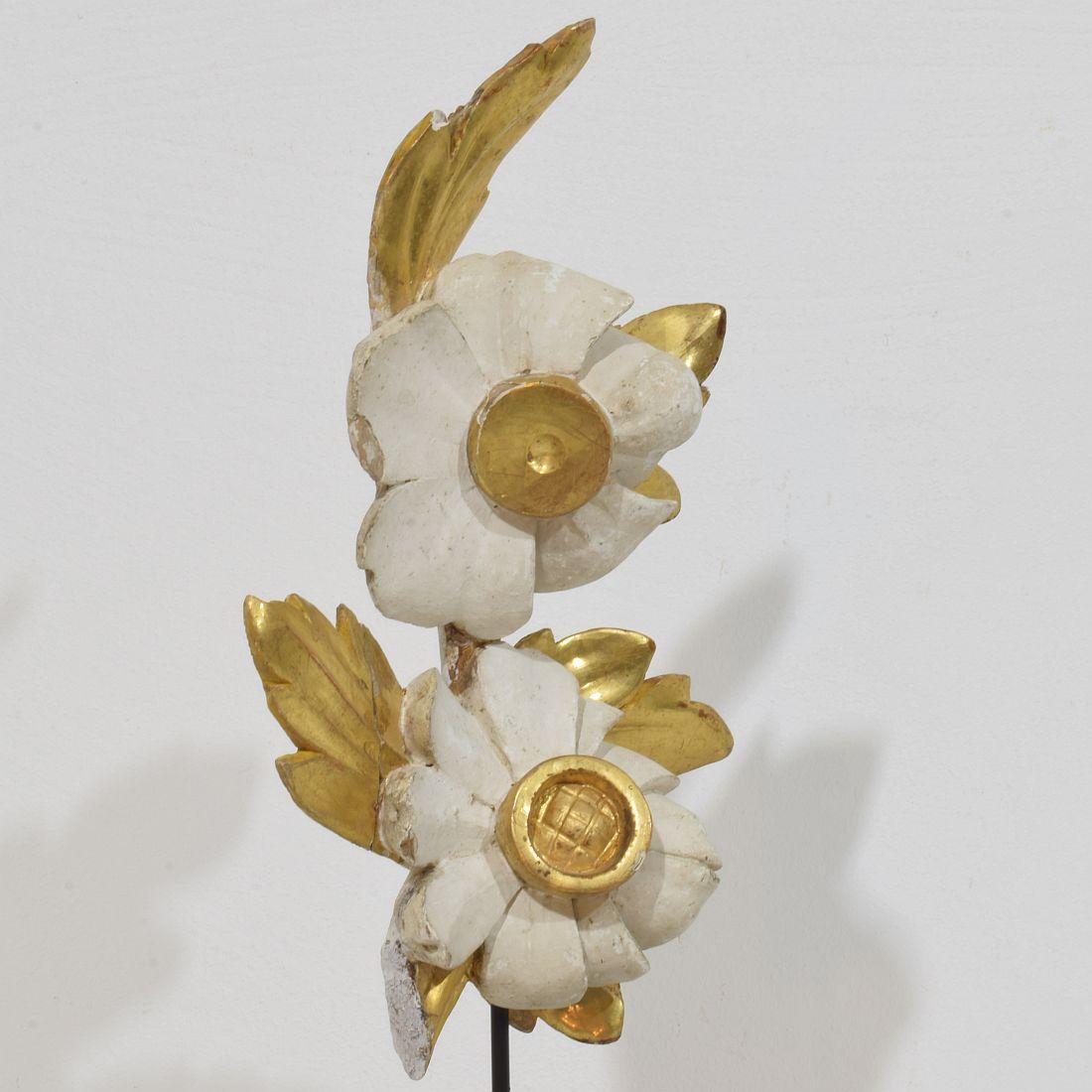 Italian 18/19th Century Hand Carved Giltwood Floral Ornament For Sale 3