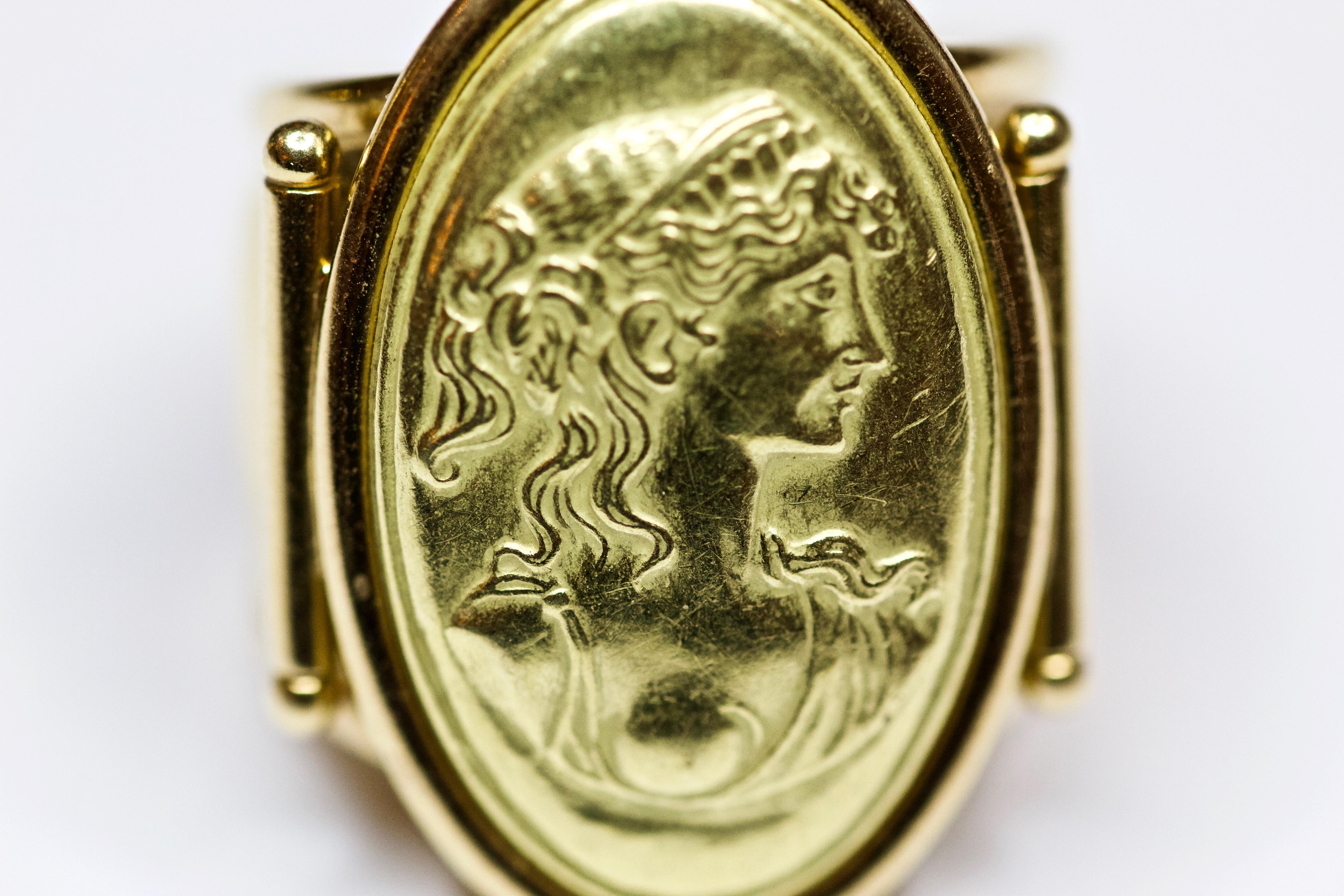 Italian 18 Carat Yellow Gold Portrait Ring In Excellent Condition For Sale In Chipping Campden, GB