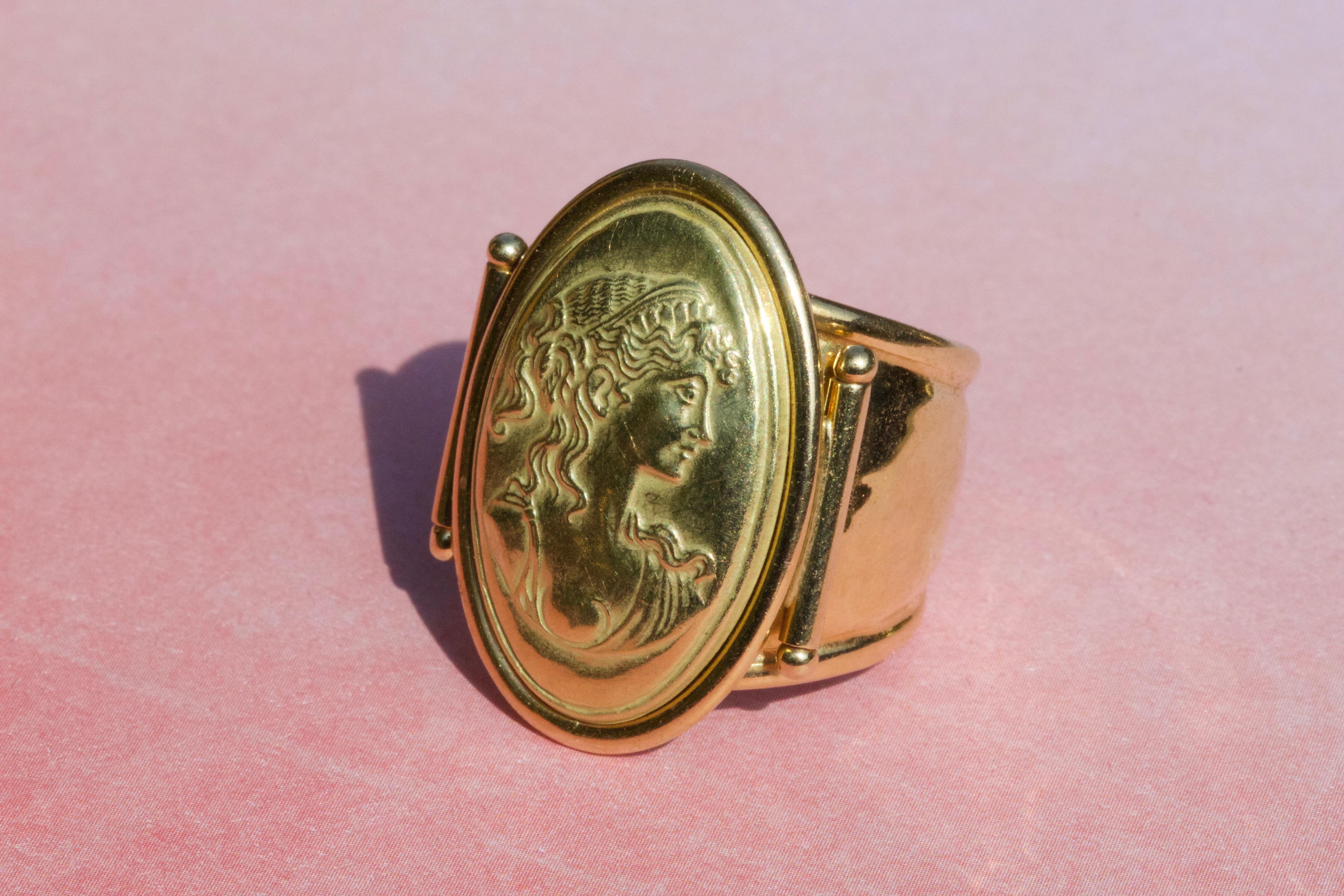 Women's or Men's Italian 18 Carat Yellow Gold Portrait Ring For Sale