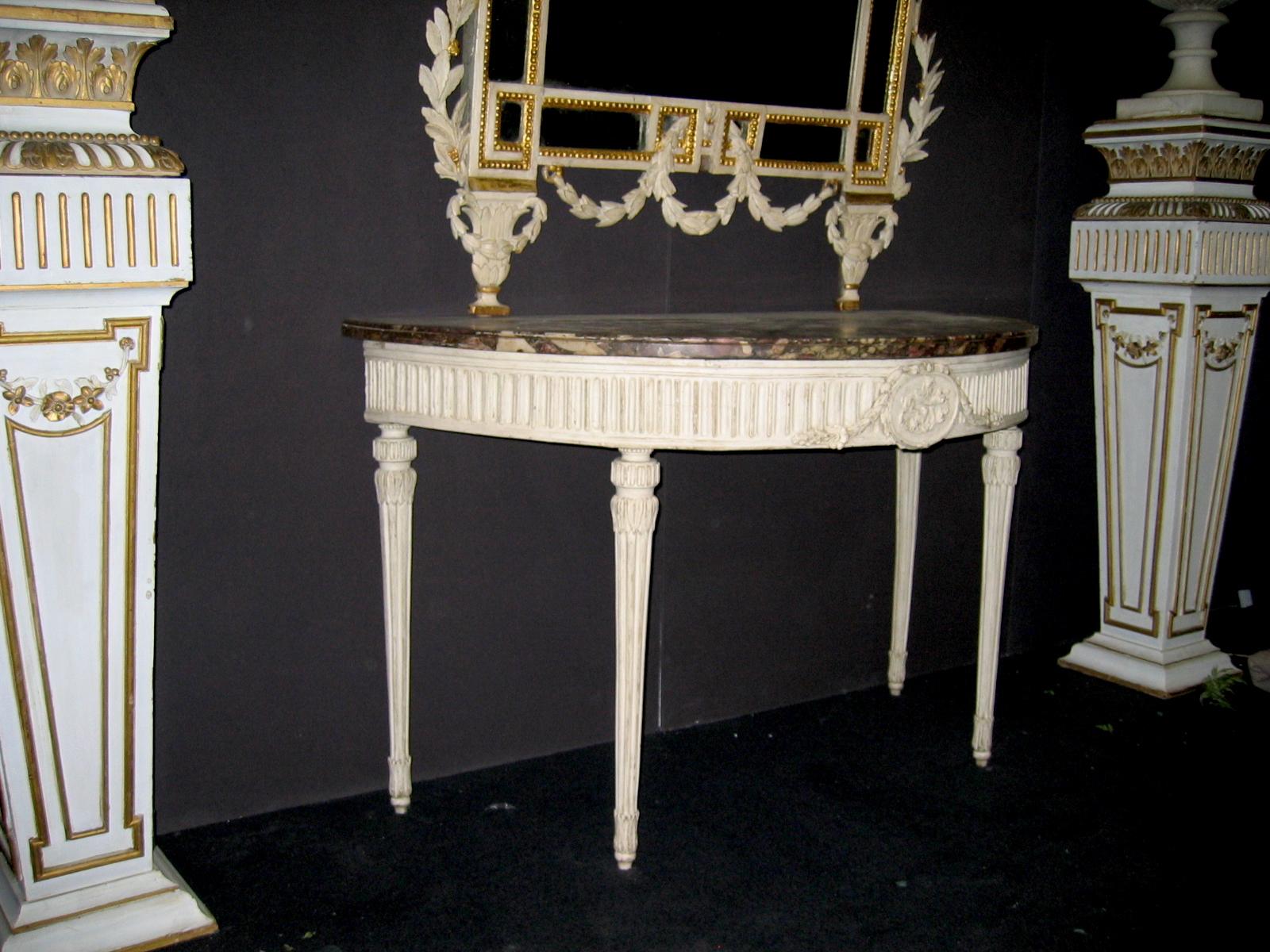 Table Console Italienne du 18ème siècle peinte en ivoire Demilune Période Louis XVI en vente 2