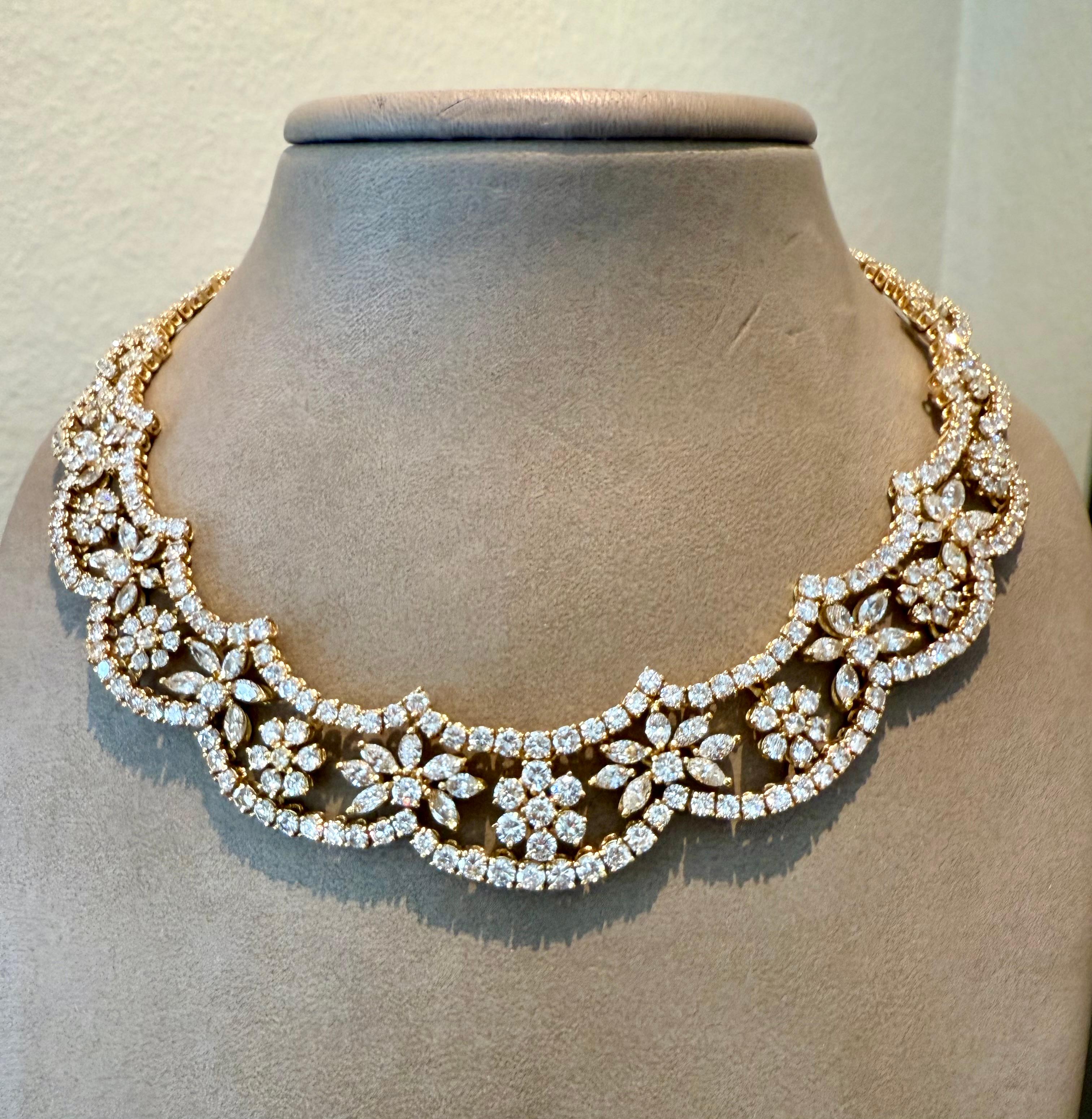 Italian 18 K yellow Gold wide Collar Diamond Necklace In Excellent Condition For Sale In Zurich, Zollstrasse