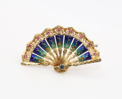 Broche abanico italiano de oro de 18 quilates con esmalte azul, rubíes y zafiro, 1930