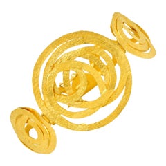 Italian 18 Karat Matte Gold Hammered Circle Bracelet