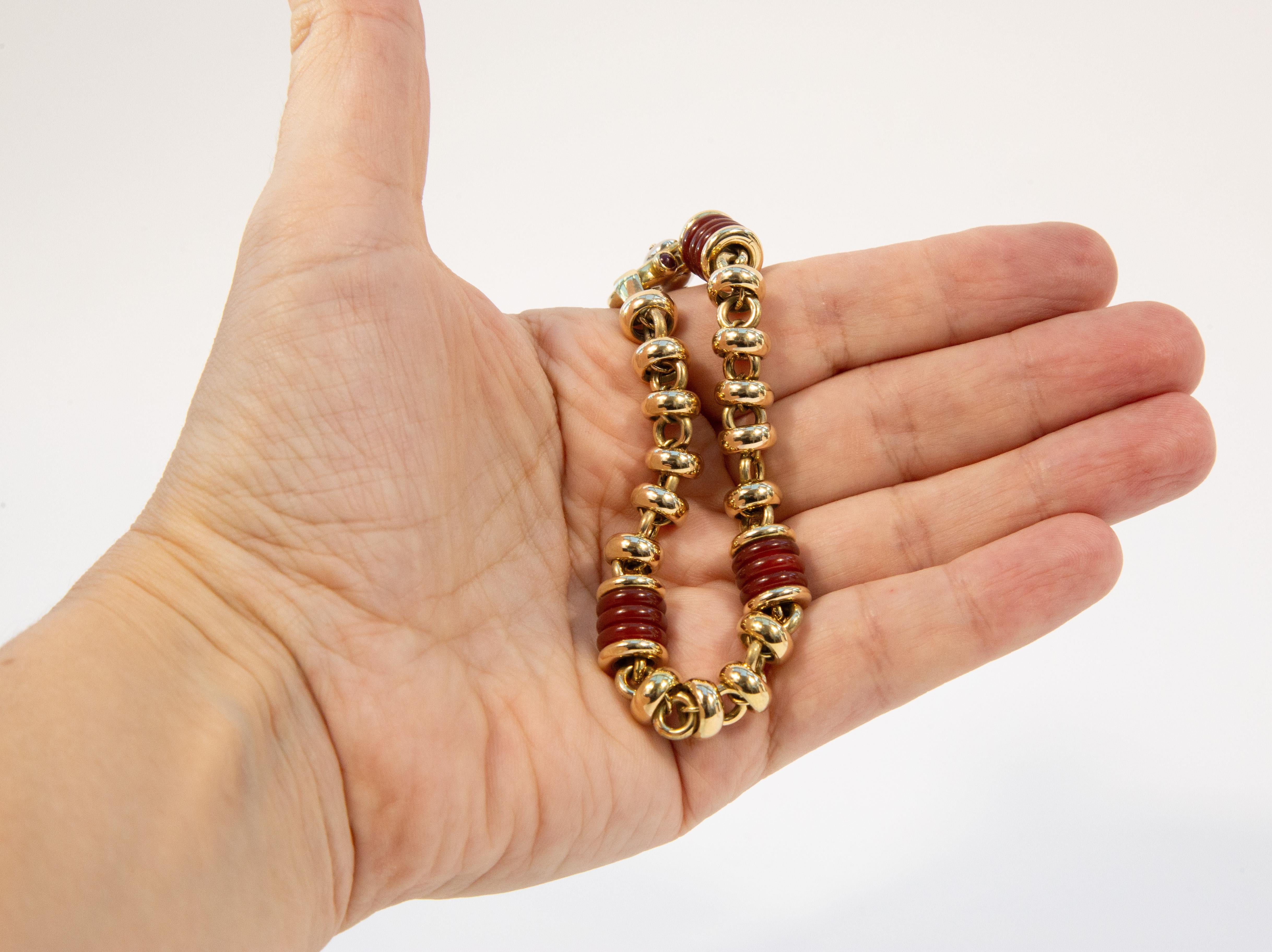 Italian 18 Karat Solid Yellow Gold Link Bracelet with Carnelian Beads en vente 6