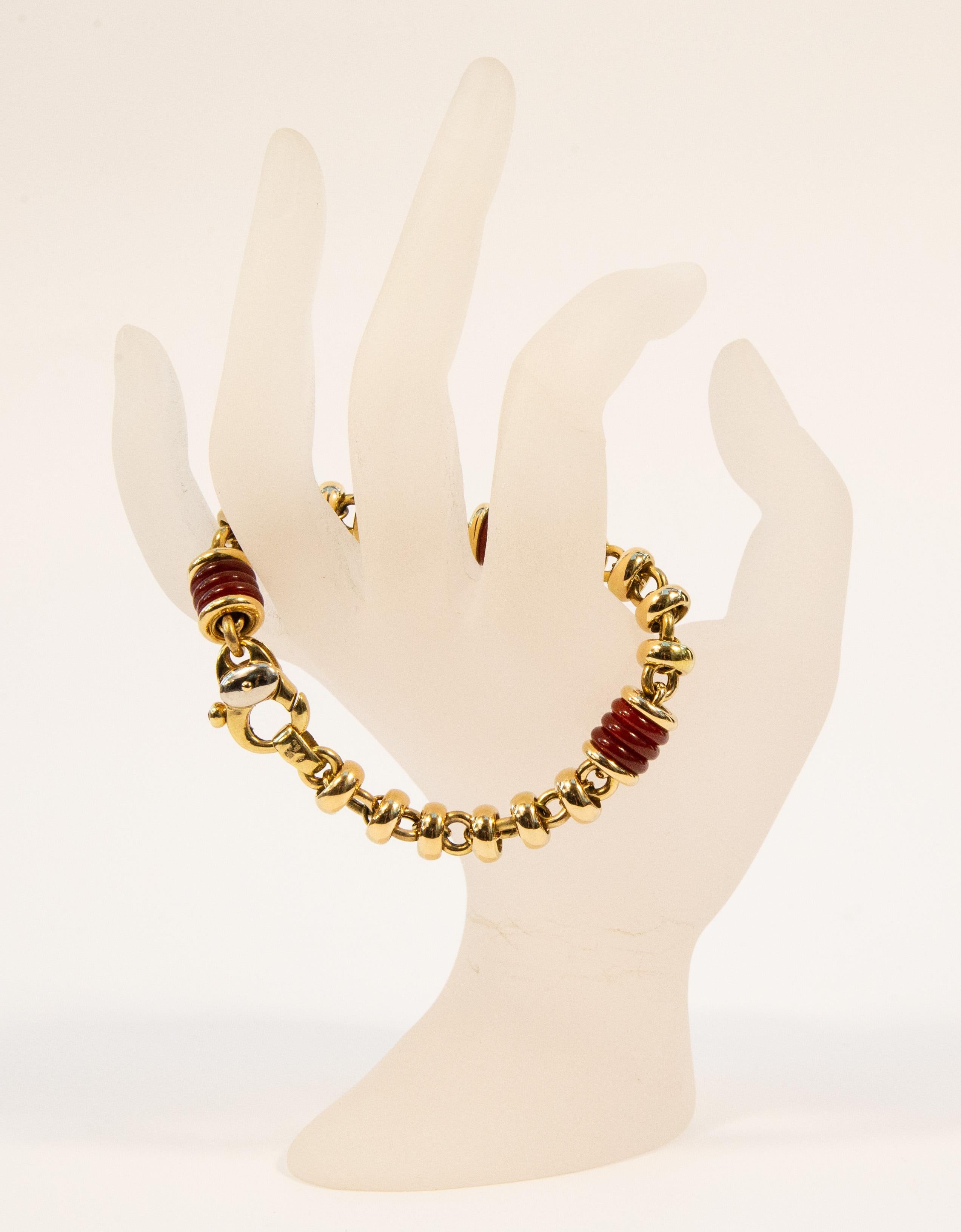 Italian 18 Karat Solid Yellow Gold Link Bracelet with Carnelian Beads en vente 7