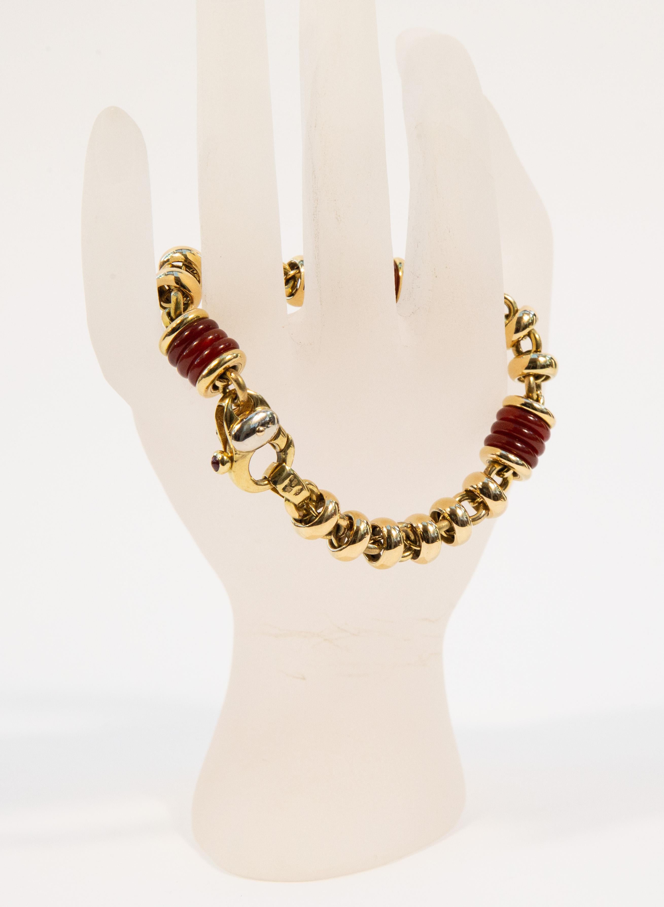 Italian 18 Karat Solid Yellow Gold Link Bracelet with Carnelian Beads en vente 8