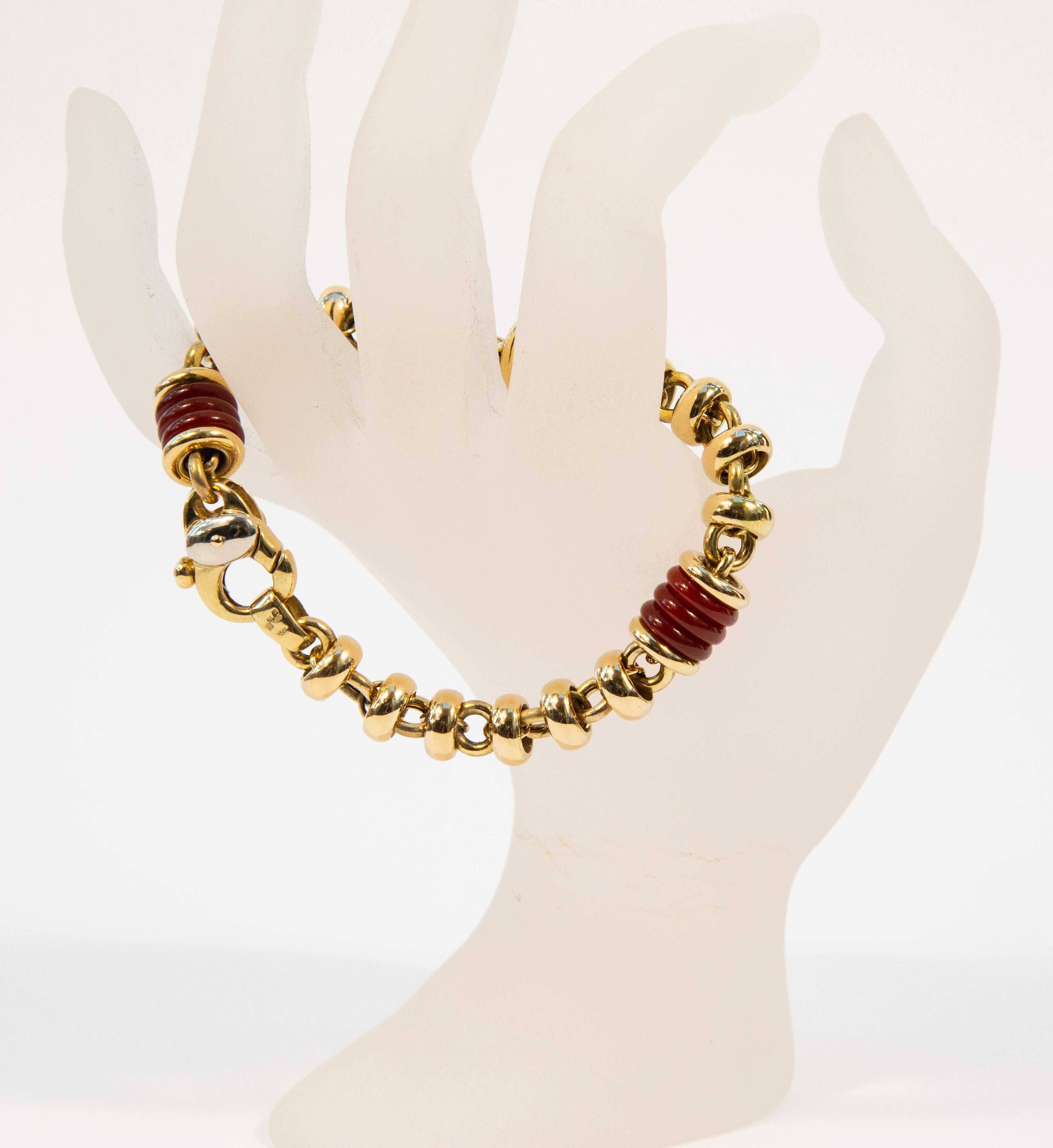 Italian 18 Karat Solid Yellow Gold Link Bracelet with Carnelian Beads en vente 9