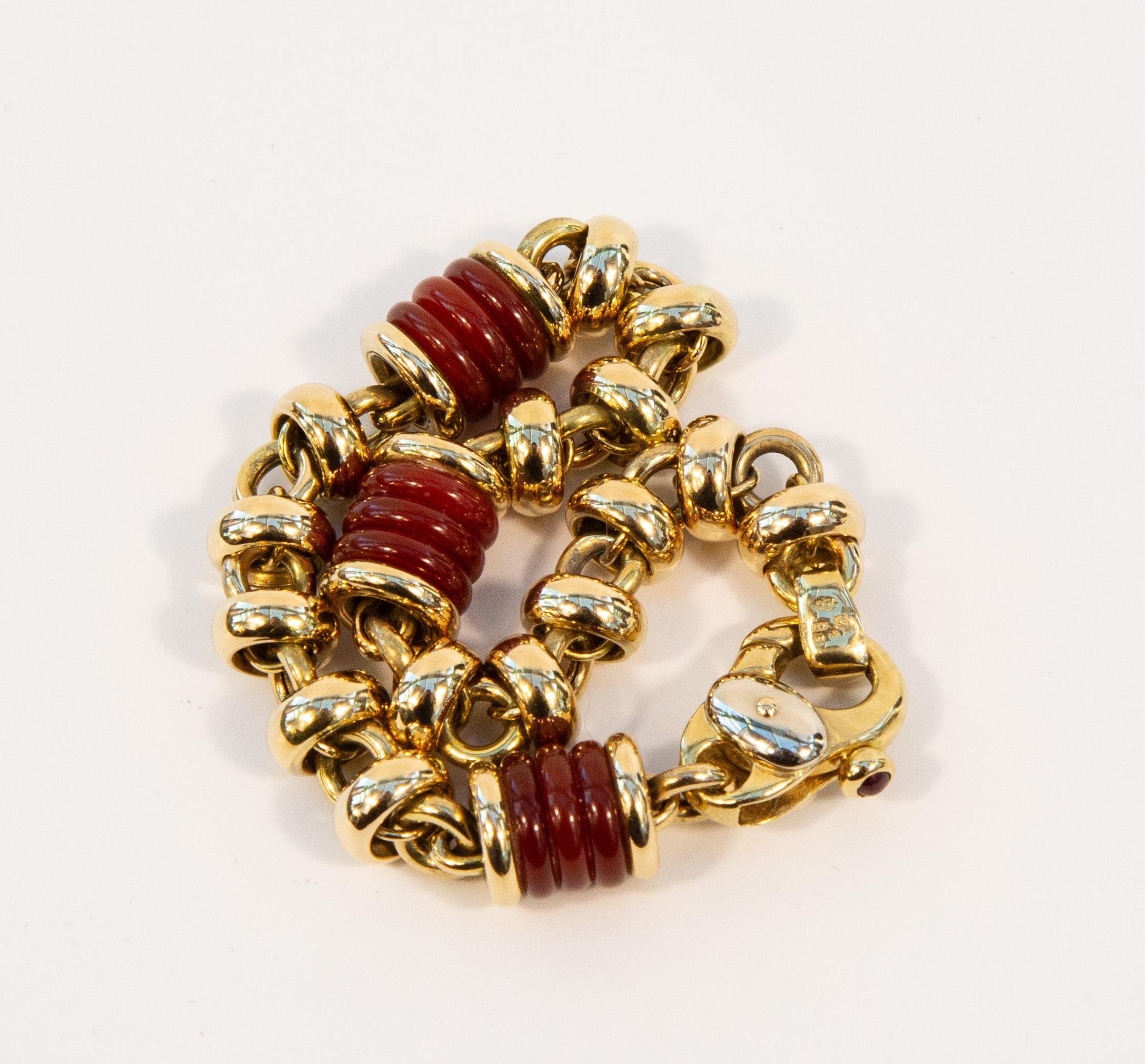 Italian 18 Karat Solid Yellow Gold Link Bracelet with Carnelian Beads Unisexe en vente
