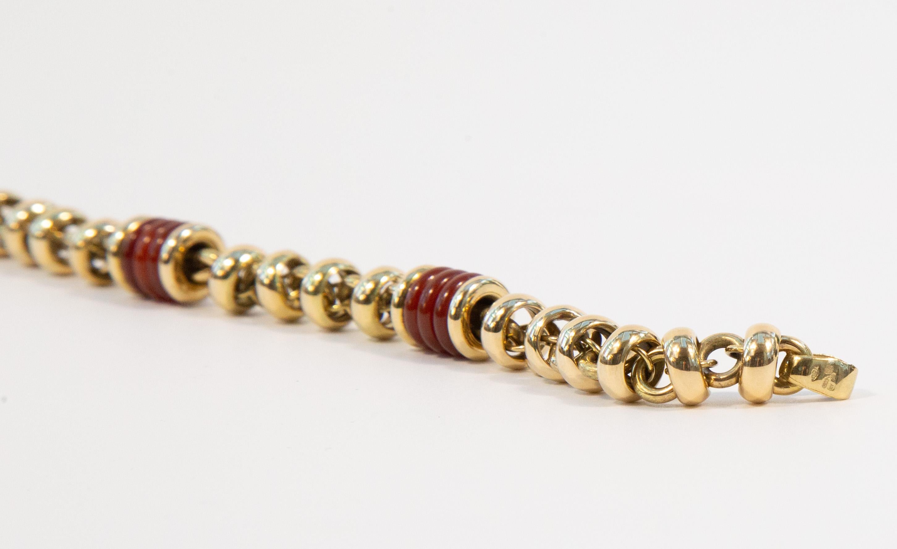 Italian 18 Karat Solid Yellow Gold Link Bracelet with Carnelian Beads en vente 2