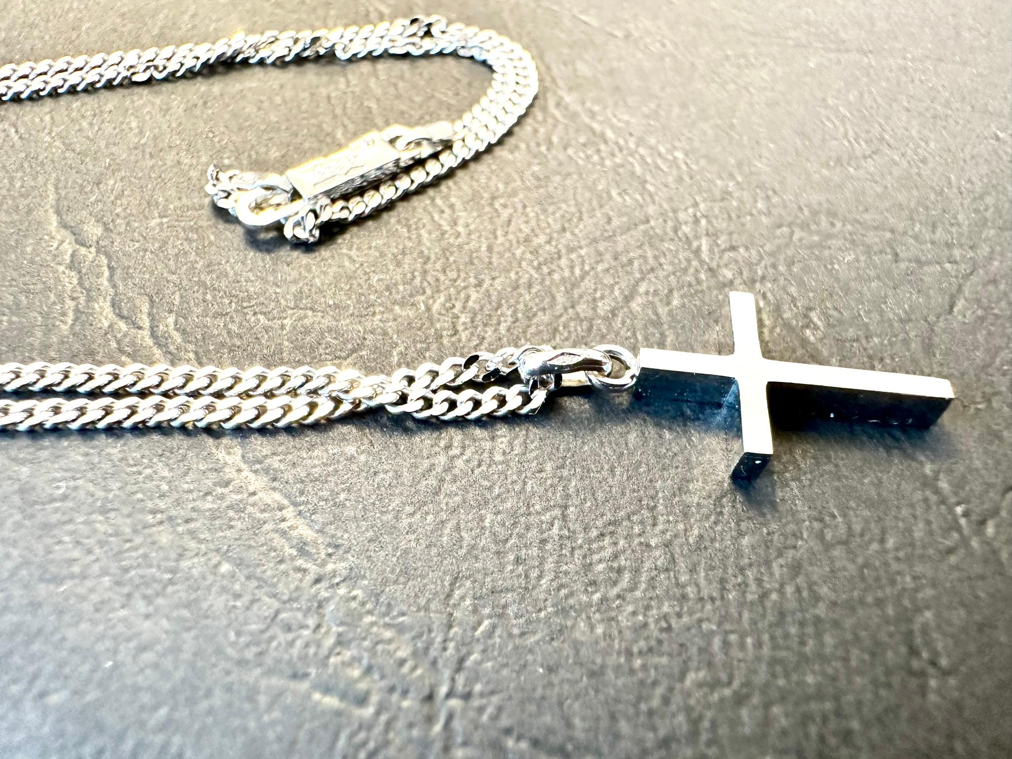 Women's or Men's Italian 18 karat White Gold Cross with Chain by Chini For Sale