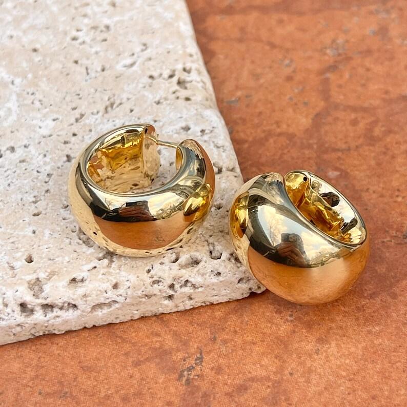 18 karat gold earrings