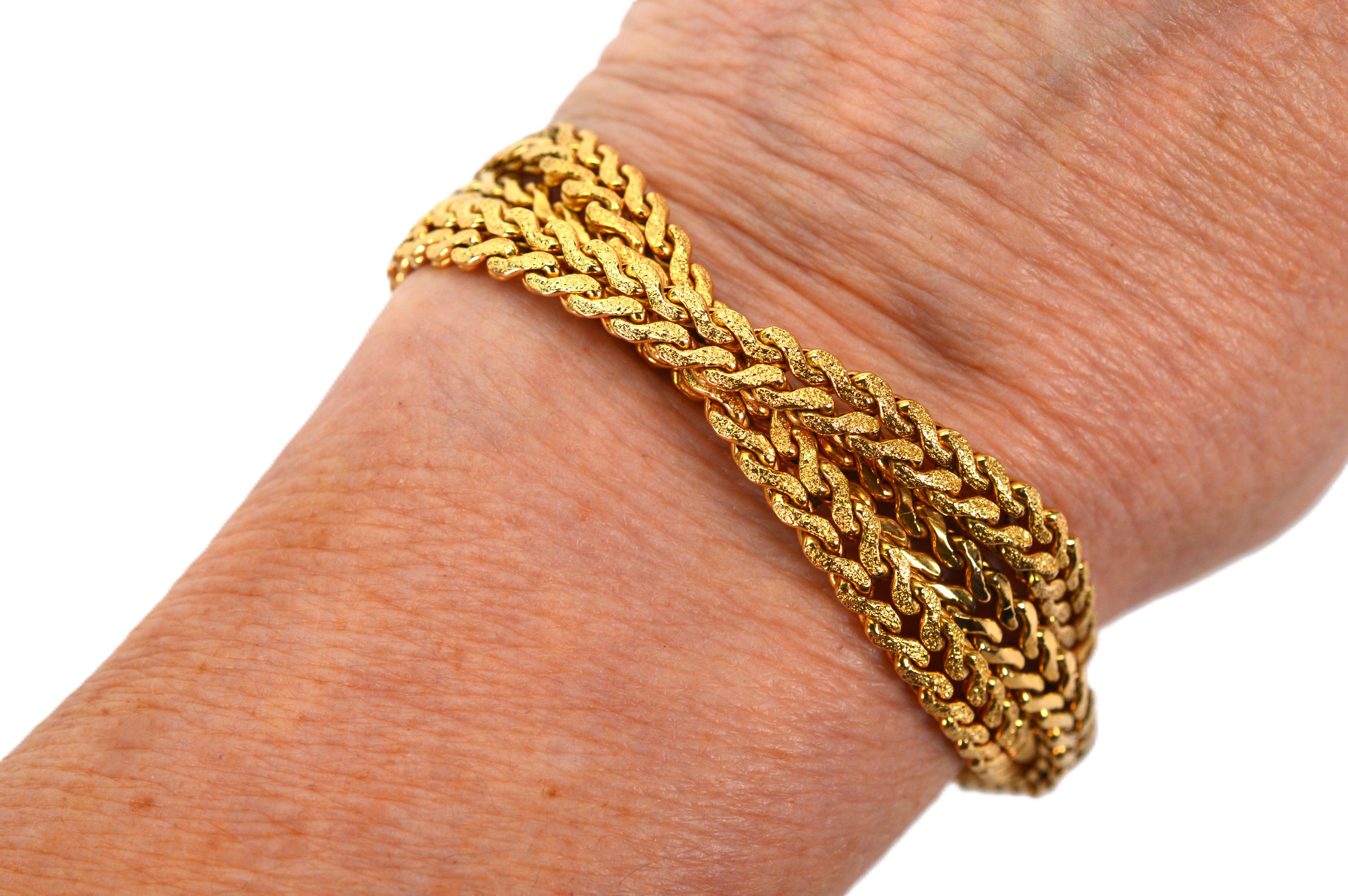 Bracelet à chaîne italien en or jaune 18 carats tressé à chevrons avec chevrons en vente 4