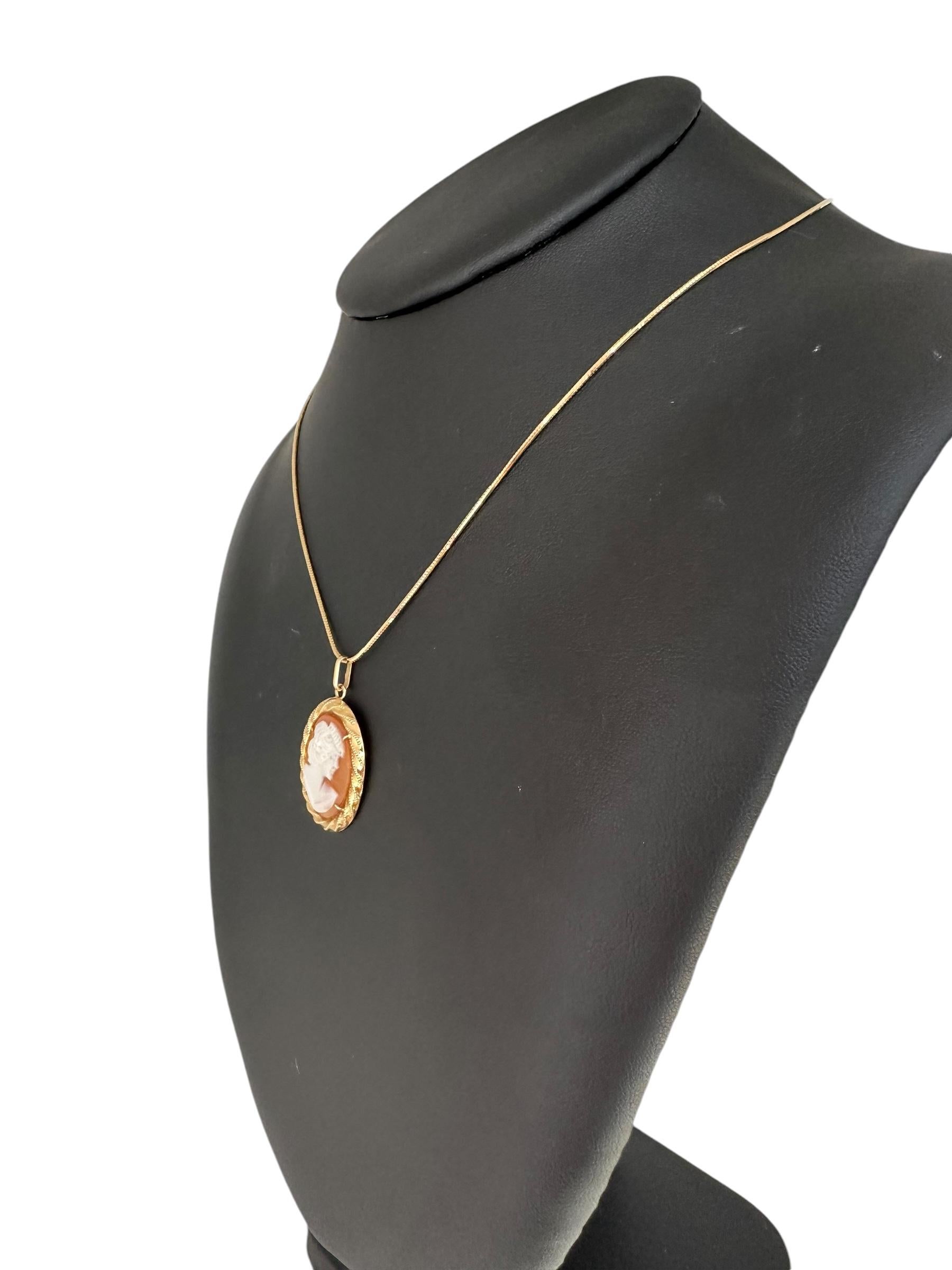 Pendentif camée italien en or jaune 18 carats en vente 3