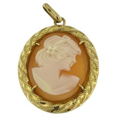 Italian 18 karat Yellow Gold Cameo Pendant