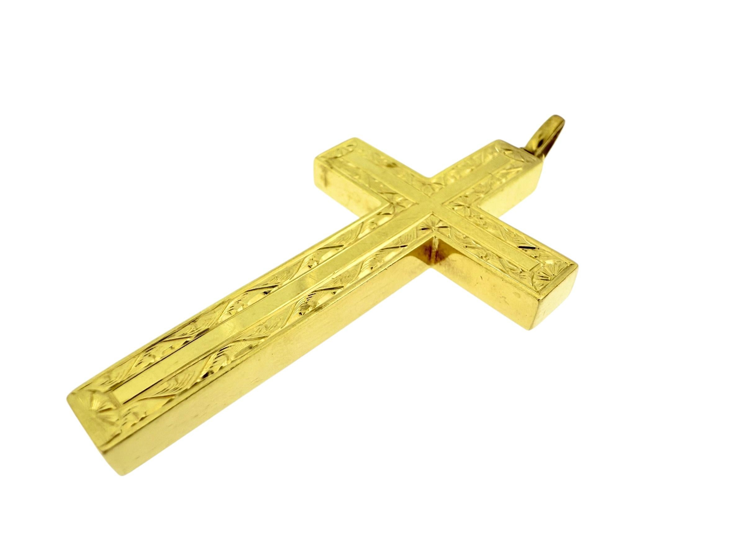Cruz italiana de oro amarillo de 18 quilates con motivos florales Moderno en venta