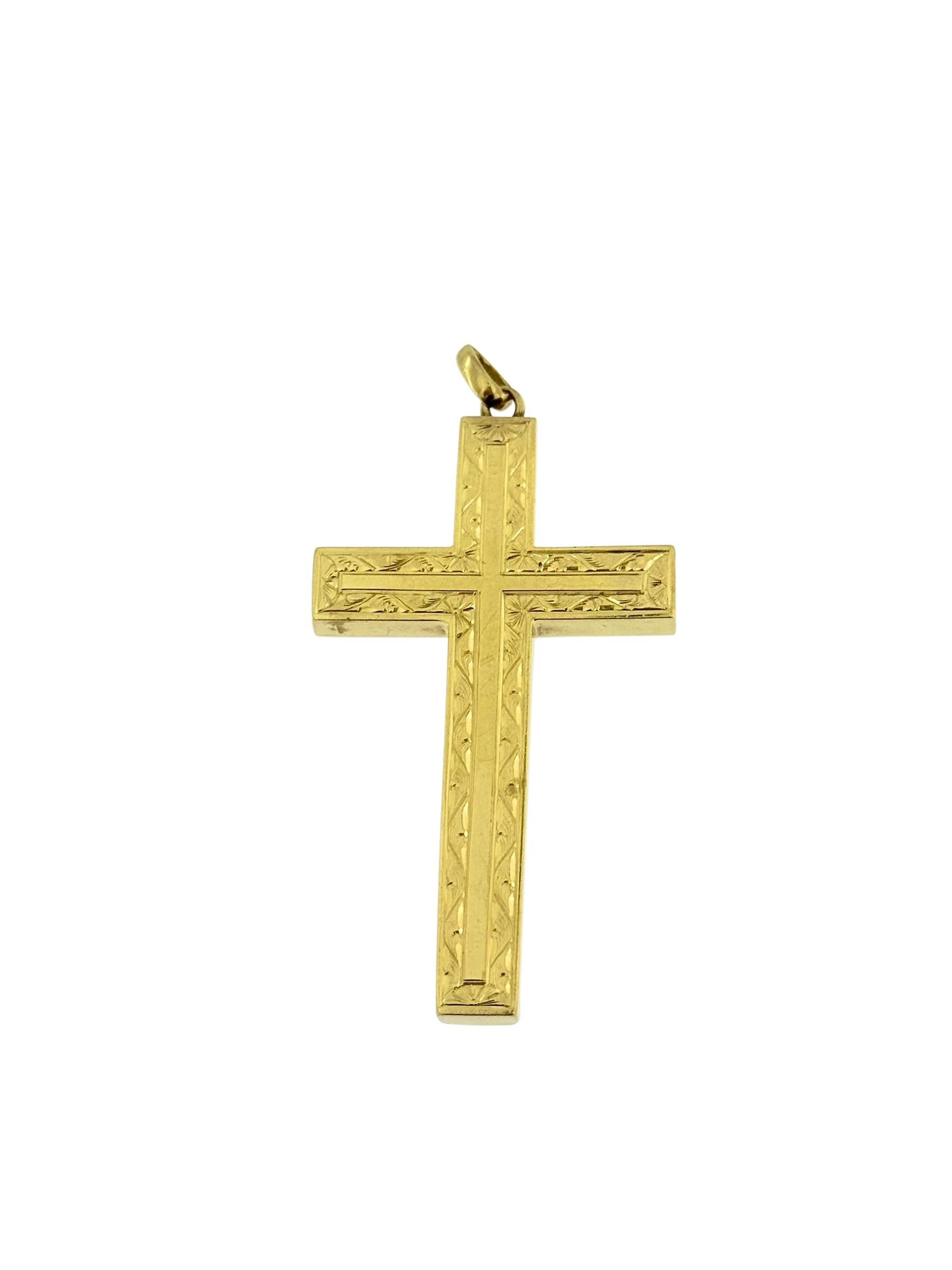 Cruz italiana de oro amarillo de 18 quilates con motivos florales en venta 1