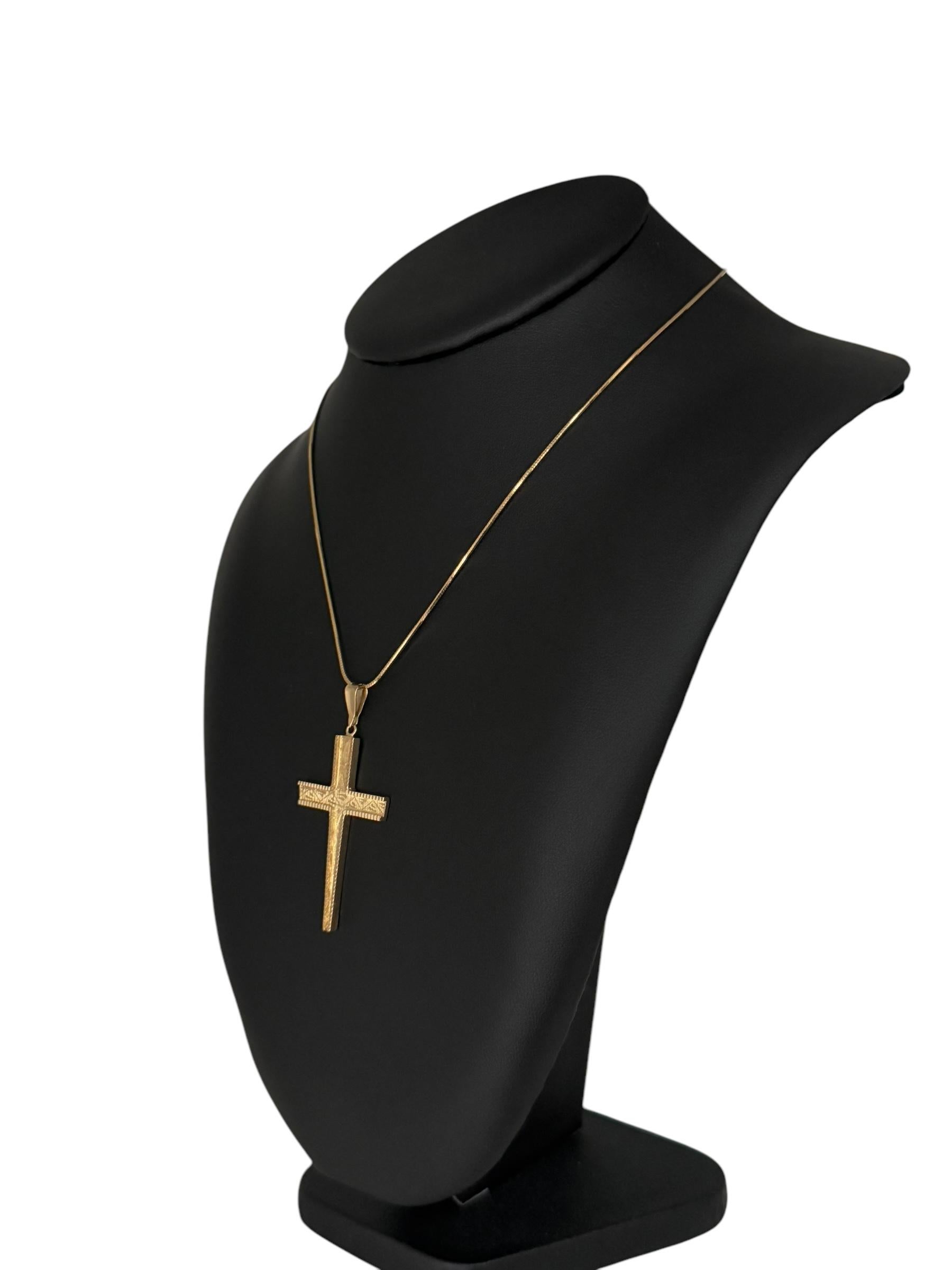 Croix italienne en or jaune 18 carats en vente 2