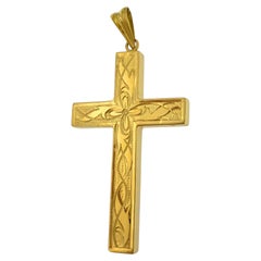 Croix italienne en or jaune 18 carats avec motif sculpté de fleurs