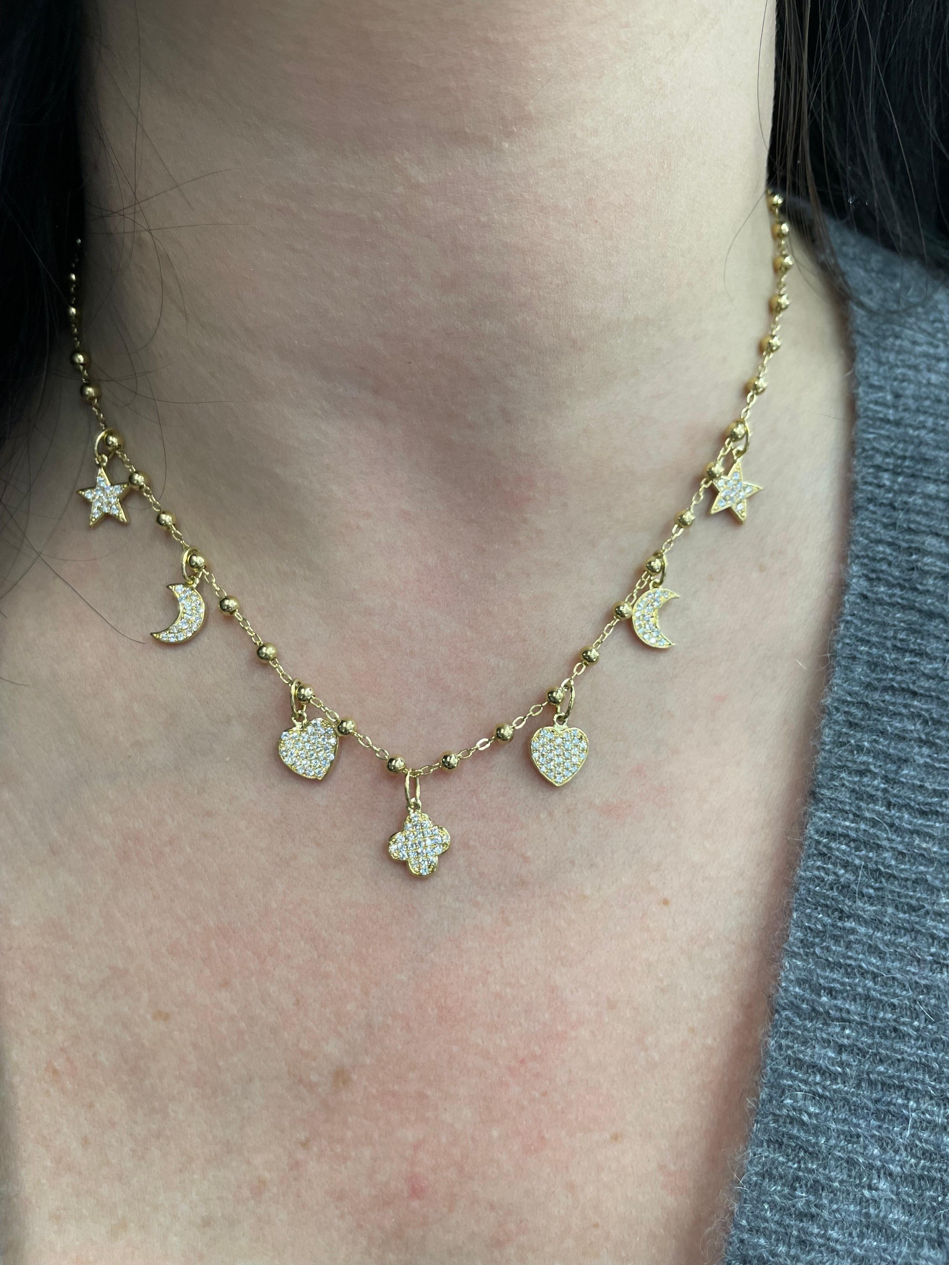 Italienische 18 Karat Gelbgold Diamant-Charm-Halskette mit Stern-Mond-Herz- Kleeblatt (Zeitgenössisch) im Angebot