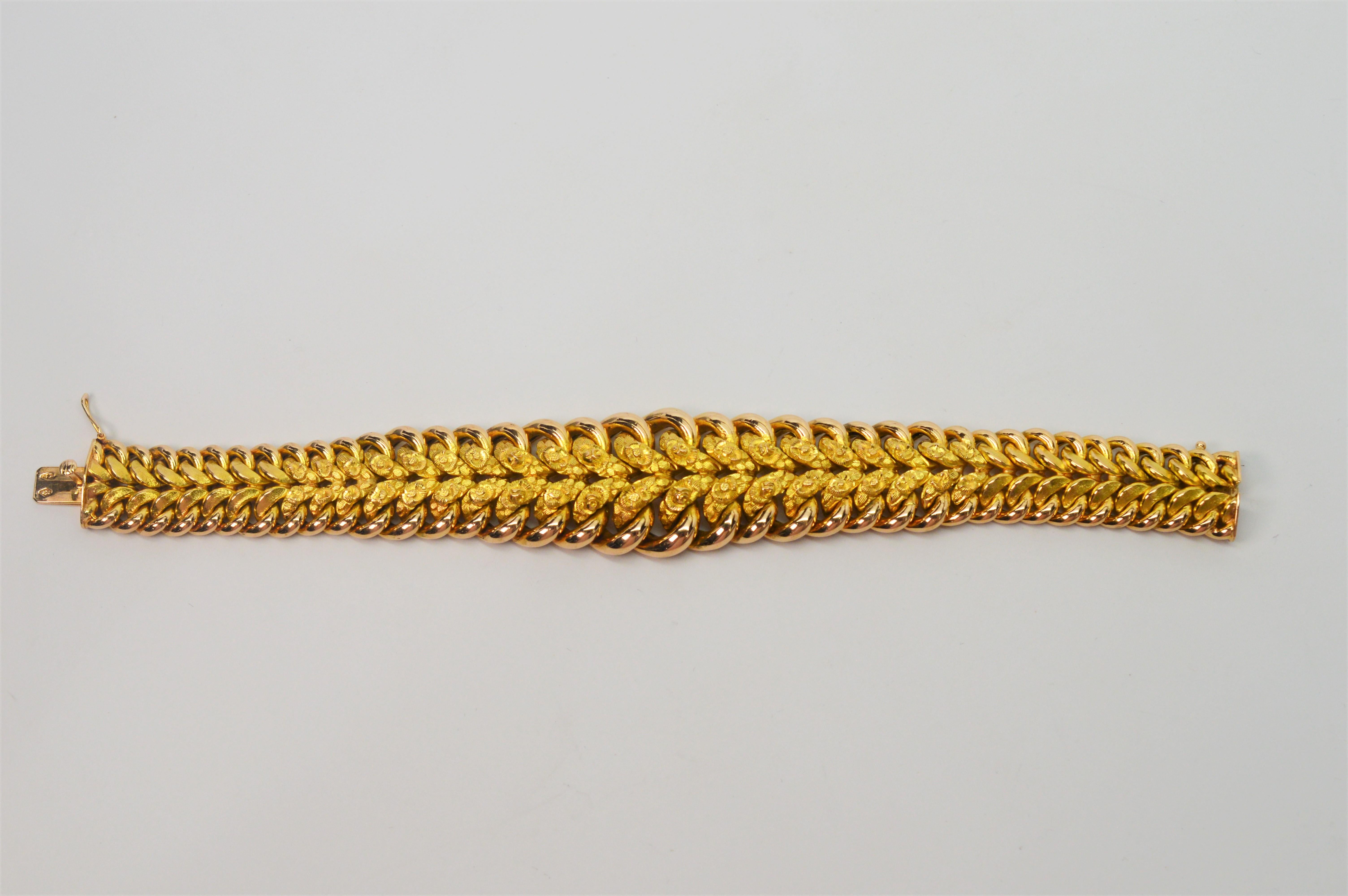 Italian 18 Karat Yellow Gold Floral Braided Link Chain Bracelet In Excellent Condition For Sale In Mount Kisco, NY