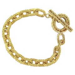 Italian 18 Karat Yellow Gold Oval Textured Link Toggle Clasp Modern Bracelet