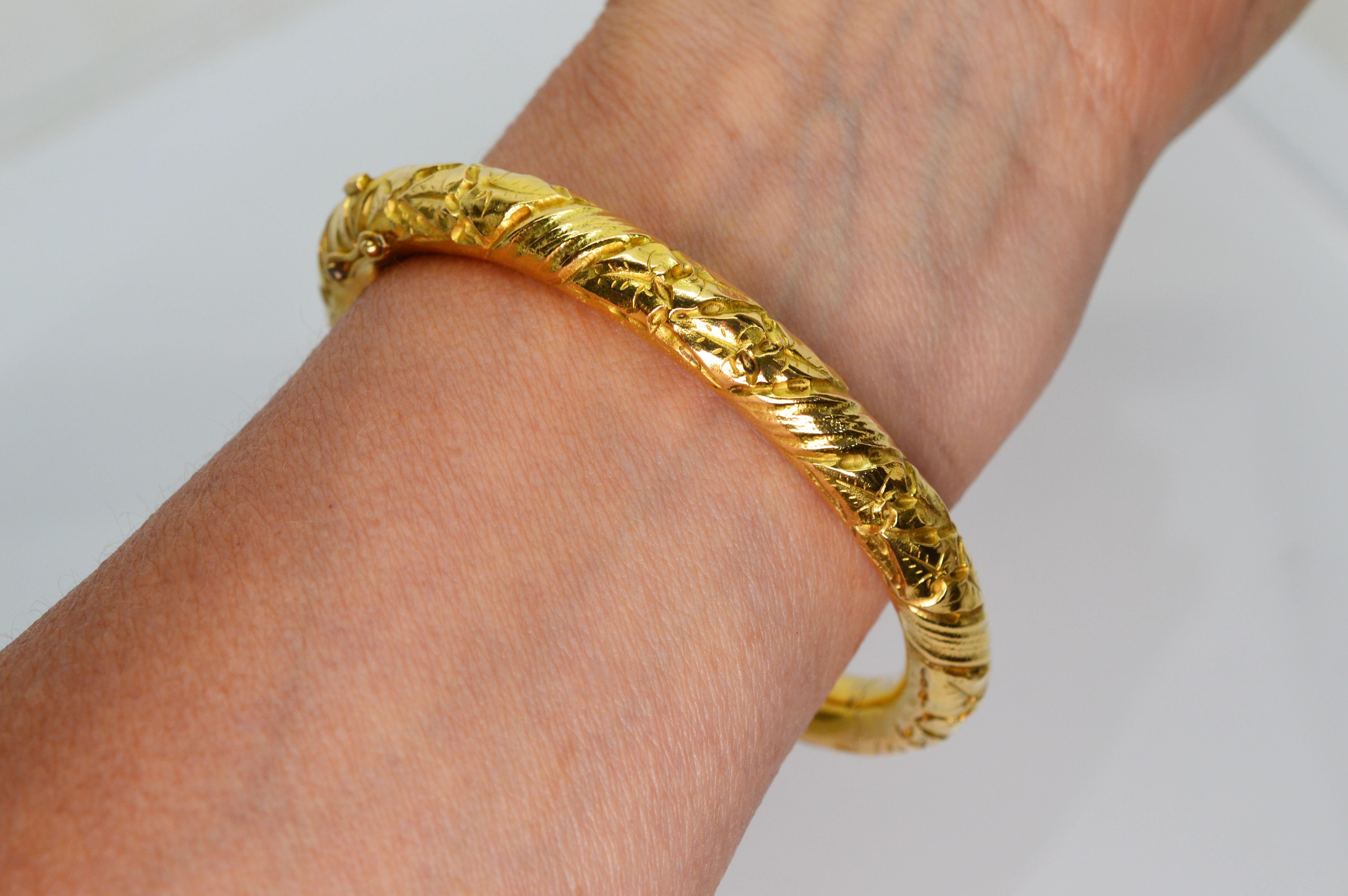 Italian 18 Karat Yellow Gold Retro Style Bangle Bracelet For Sale 3