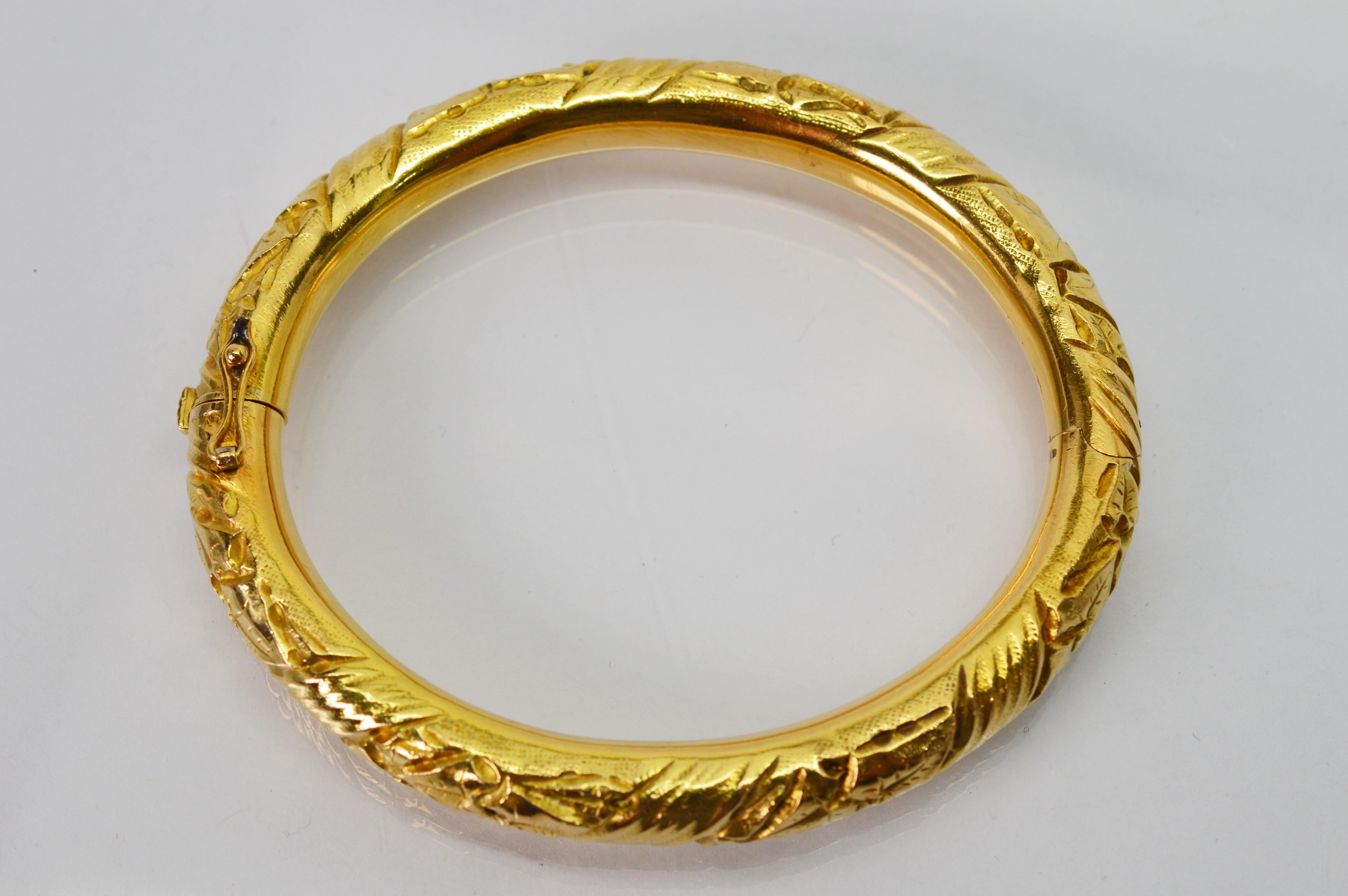 Artfully rustic and quality Italian crafted in eighteen karat 18k yellow gold, this substantially sized retro style bangle bracelet has a bold bright look. Rounded edges and lighter tubular band construction with an 8.3 mm width make this