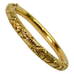 Italian 18 Karat Yellow Gold Retro Style Bangle Bracelet
