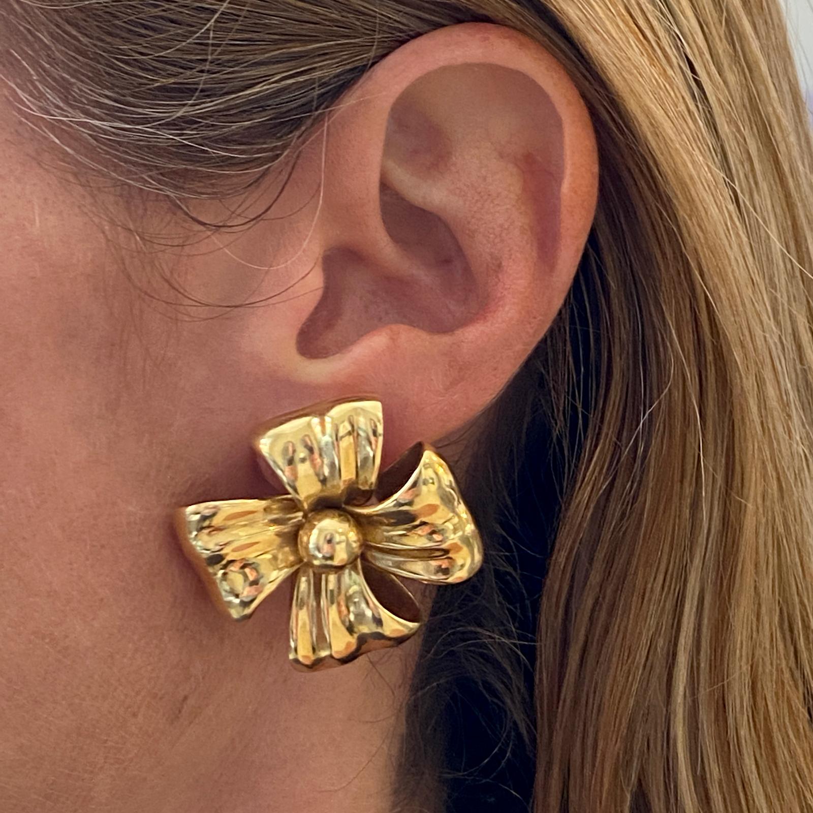 Modern Italian 18 Karat Yellow Gold Ribbon Bow Vintage Ear Clip Earrings
