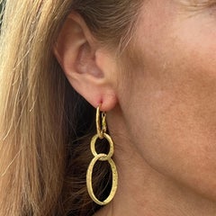 Italian 18 Karat Yellow Gold Satin Hammered Finish Dangle Drop Modern Earrings
