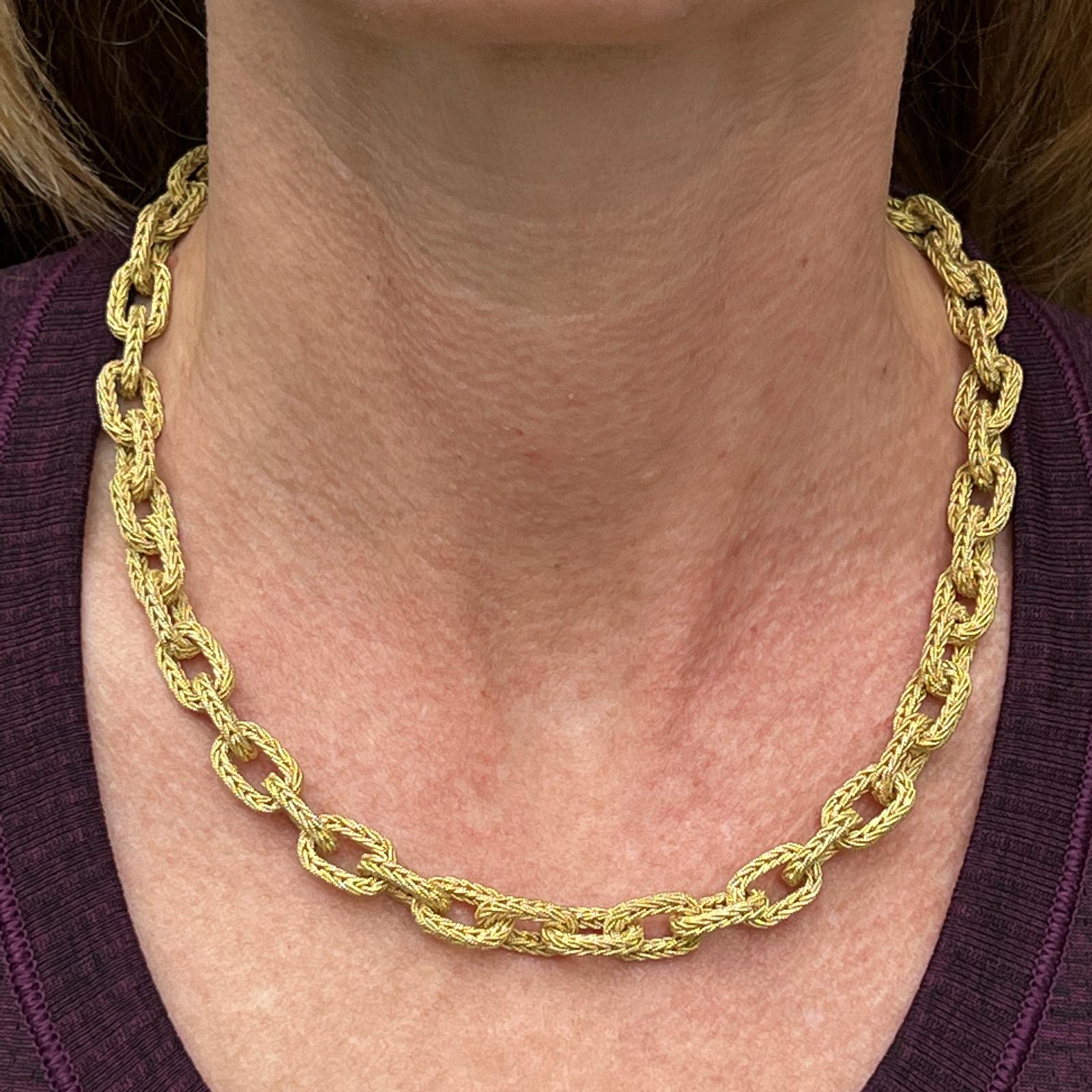 Italian 18 Karat Yellow Gold Textured Oval Link Estate Necklace In Excellent Condition In Boca Raton, FL
