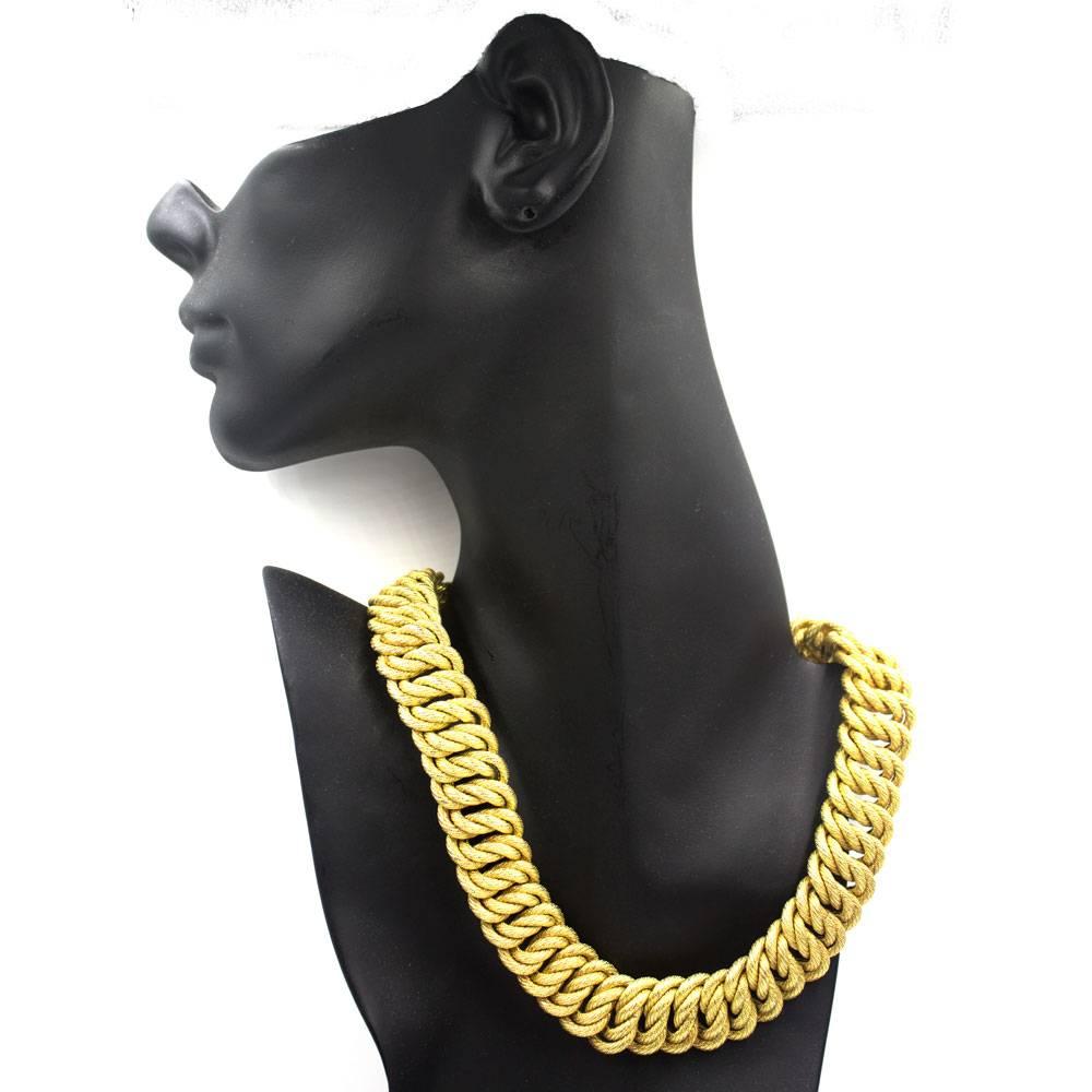 Italian 18 Karat Yellow Gold Textured Link Necklace In Excellent Condition In Boca Raton, FL