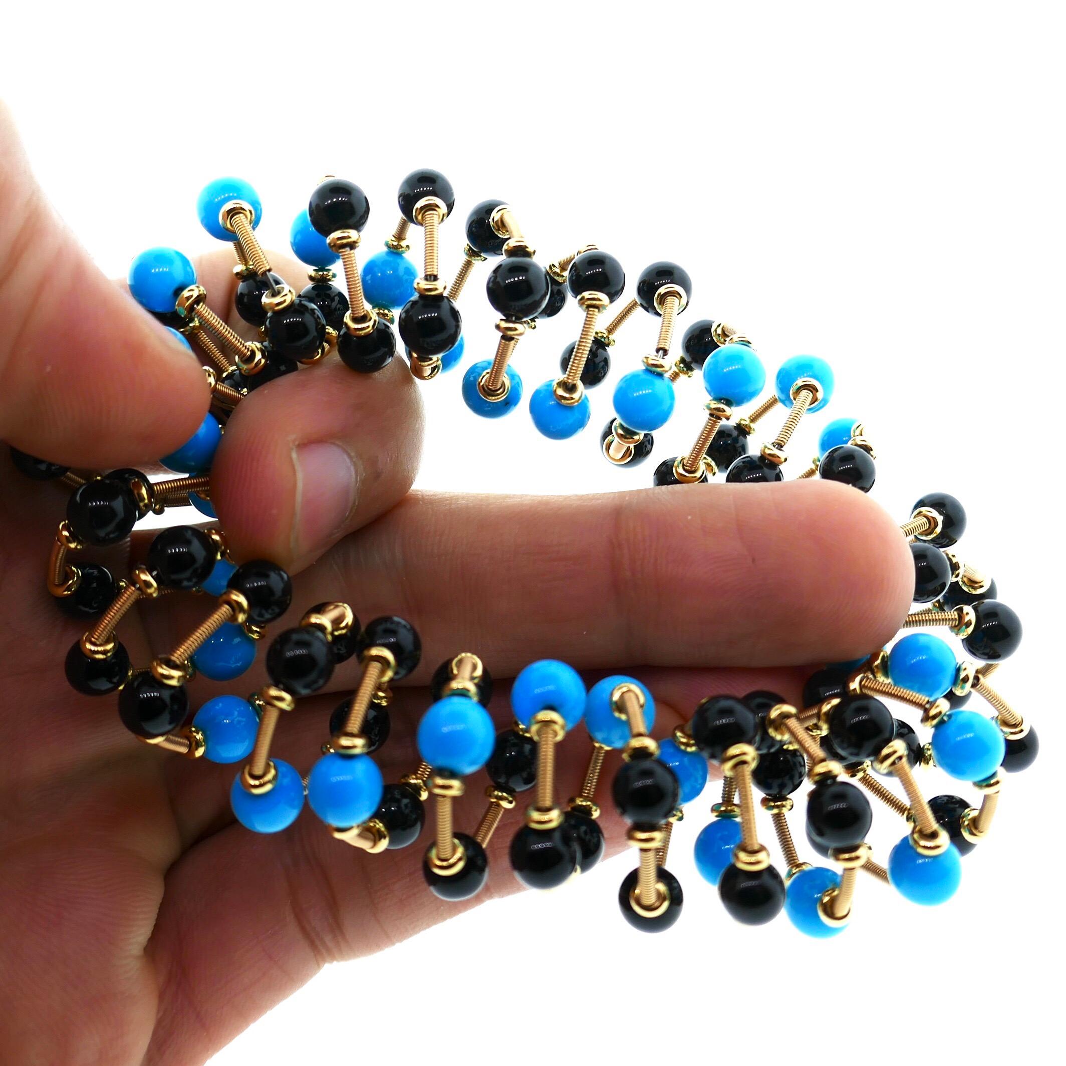 Italian 18 Karat Yellow Gold Turquoise and Onyx Scrunchie Bracelet In Excellent Condition For Sale In Beverly Hills, CA