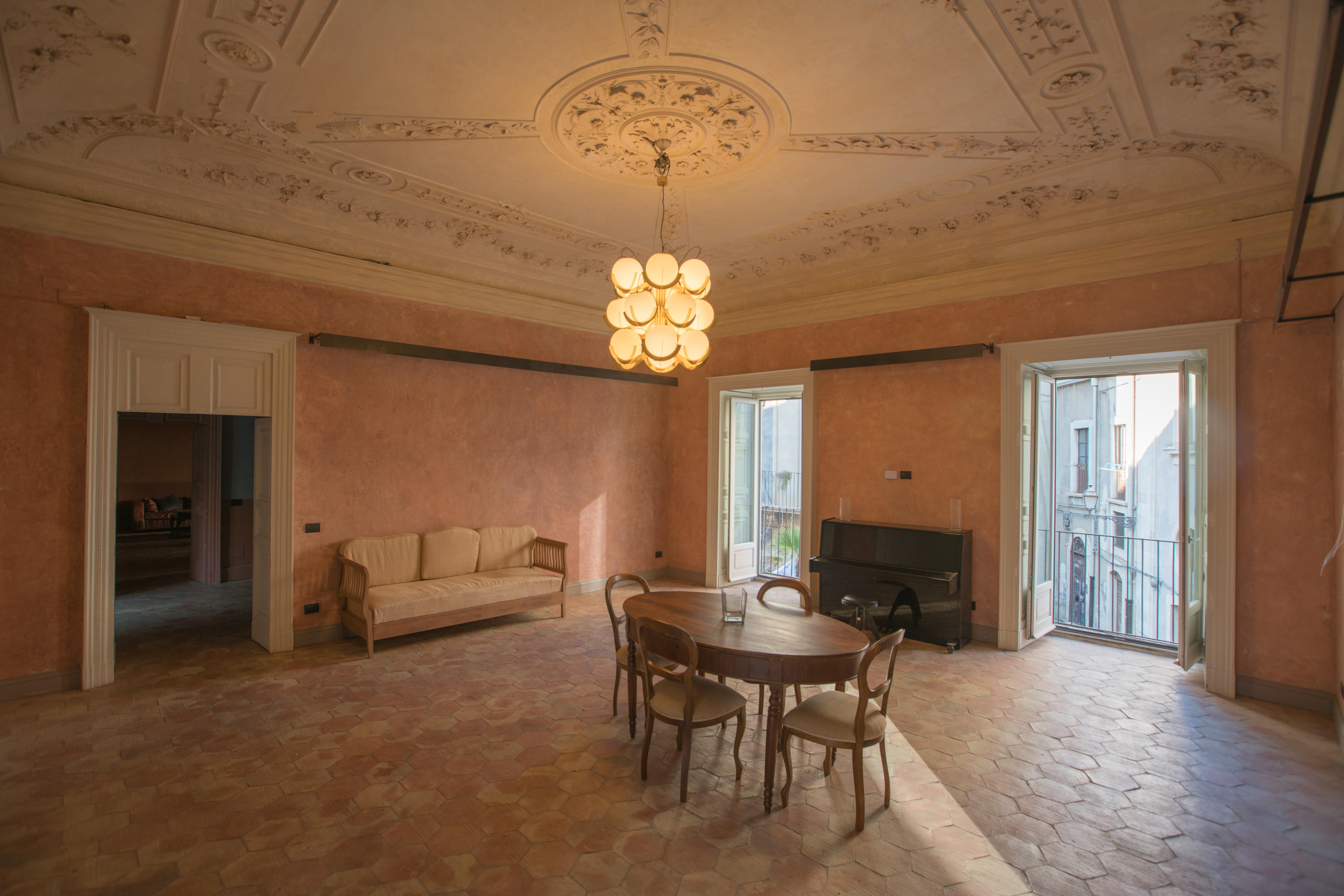 Lustre Sputnik italien à 18 lumières en laiton et verre opalin par Fotone Design en vente 5
