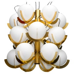 Lustre Sputnik italien à 18 lumières en laiton et verre opalin par Fotone Design
