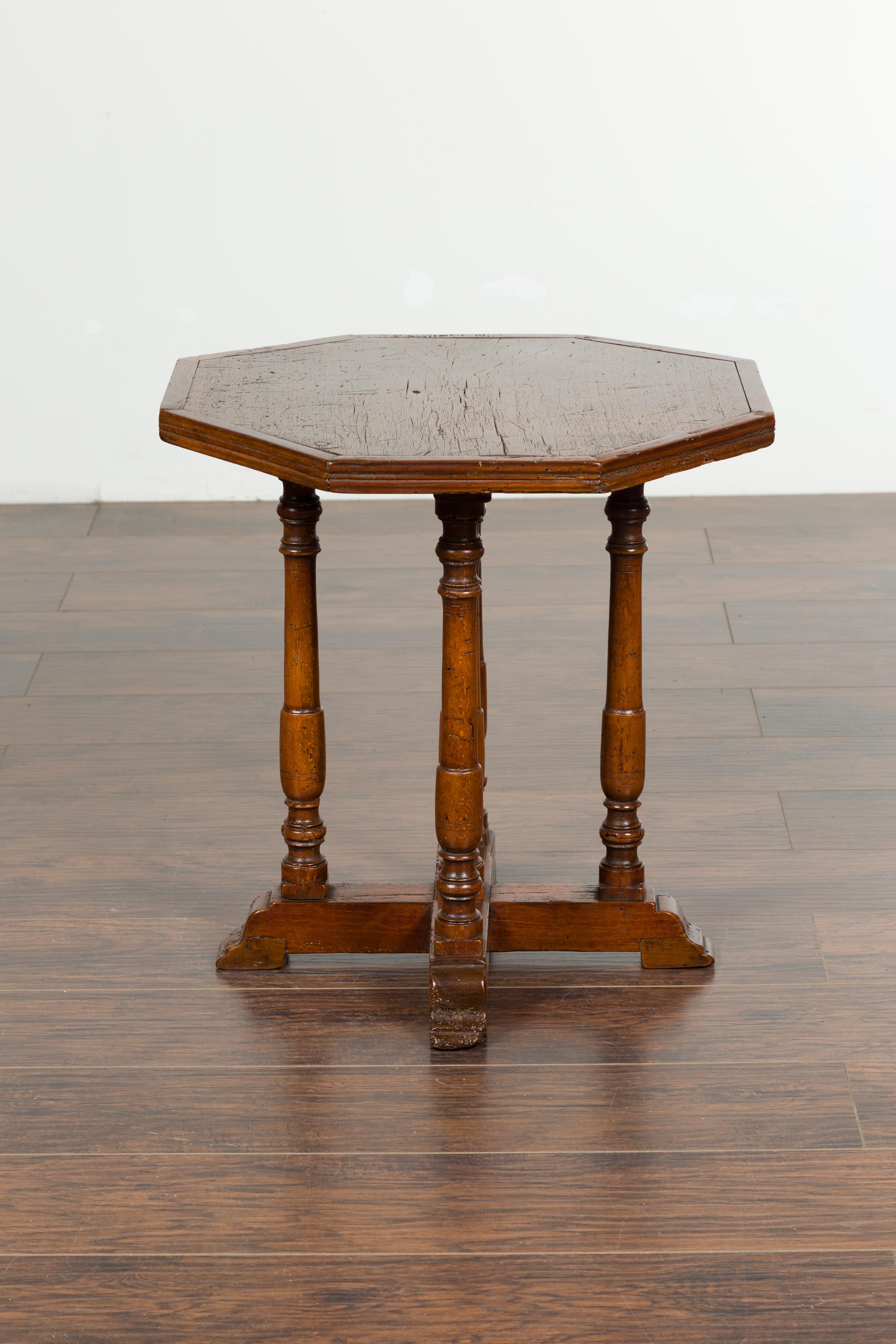 Italian 1800s Low Side table with Octagonal Top, Turned Legs and X-Form Plinth In Good Condition In Atlanta, GA