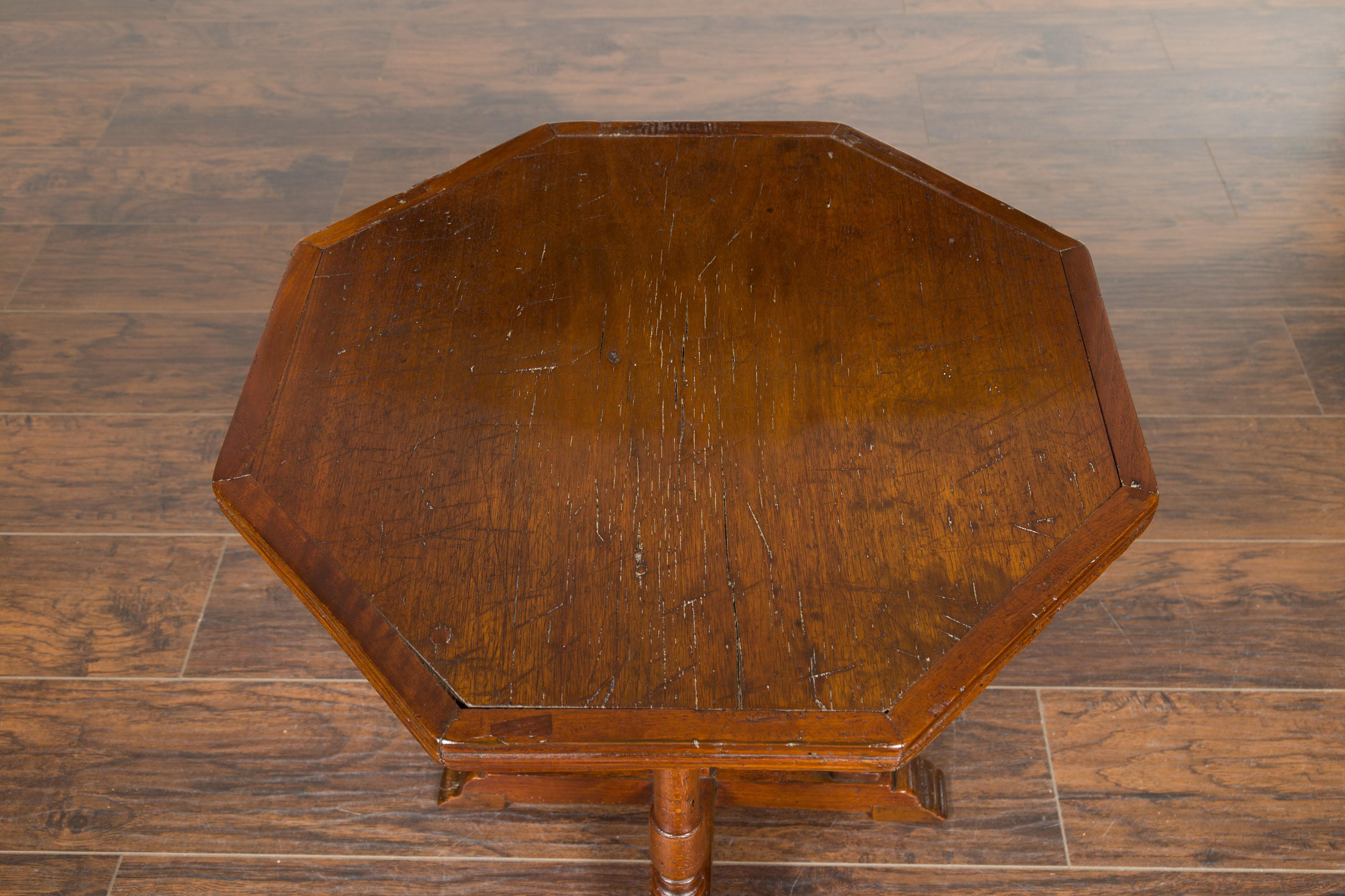 Italian 1800s Low Side table with Octagonal Top, Turned Legs and X-Form Plinth 1
