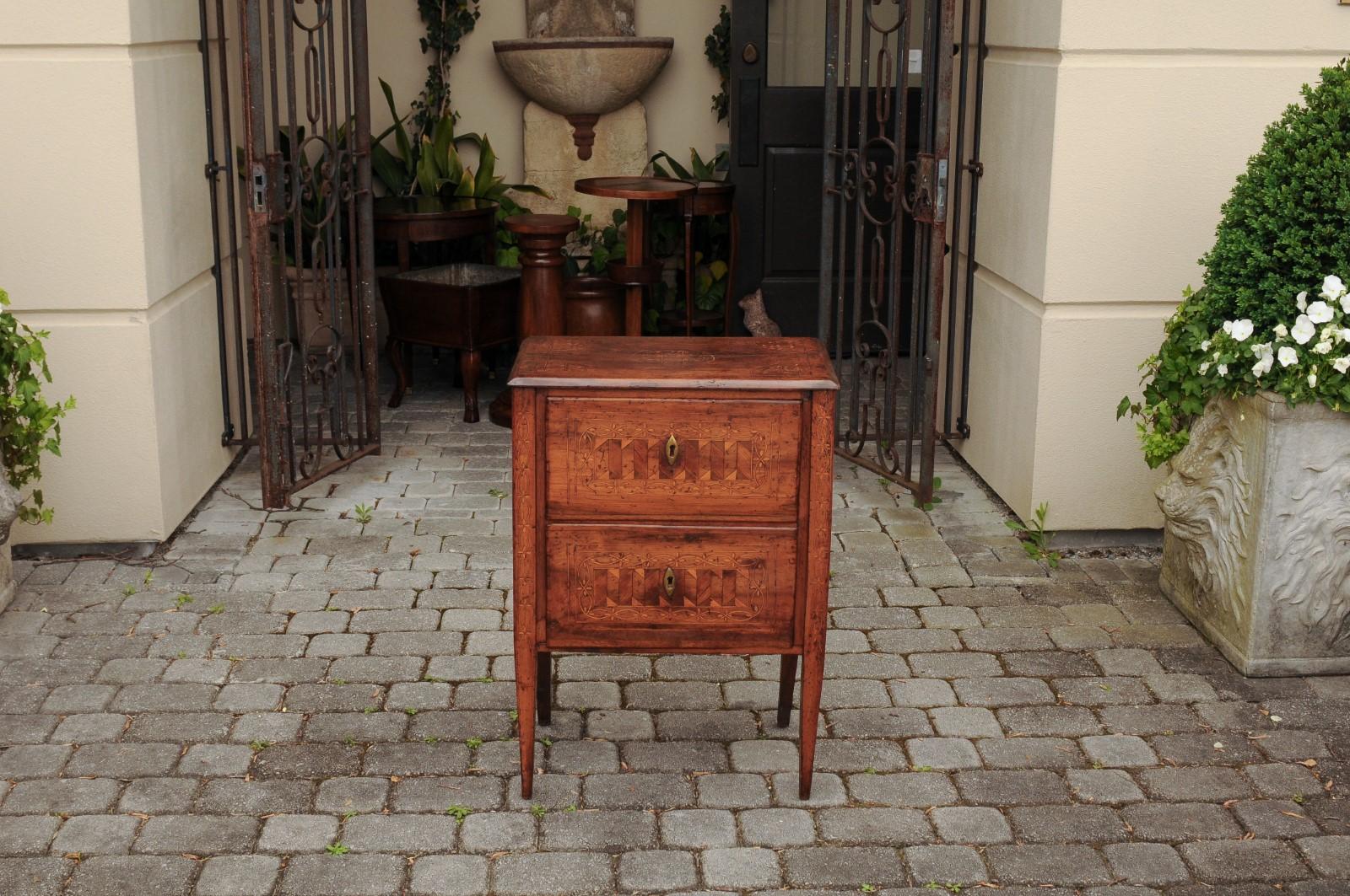 Italian 1800s Neoclassical Walnut Commode with Geometrical and Floral Inlay In Good Condition In Atlanta, GA