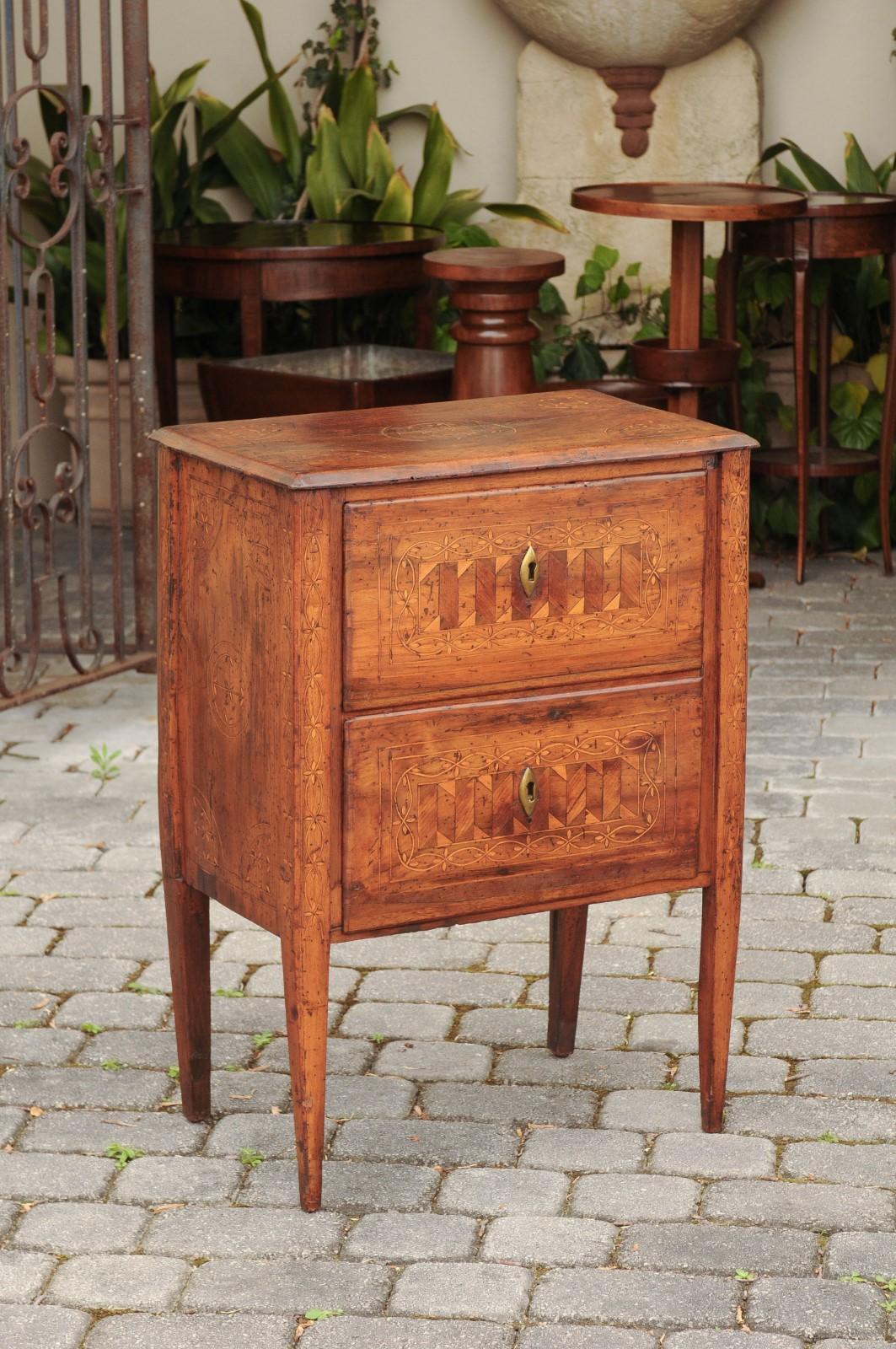 Italian 1800s Neoclassical Walnut Commode with Geometrical and Floral Inlay 3