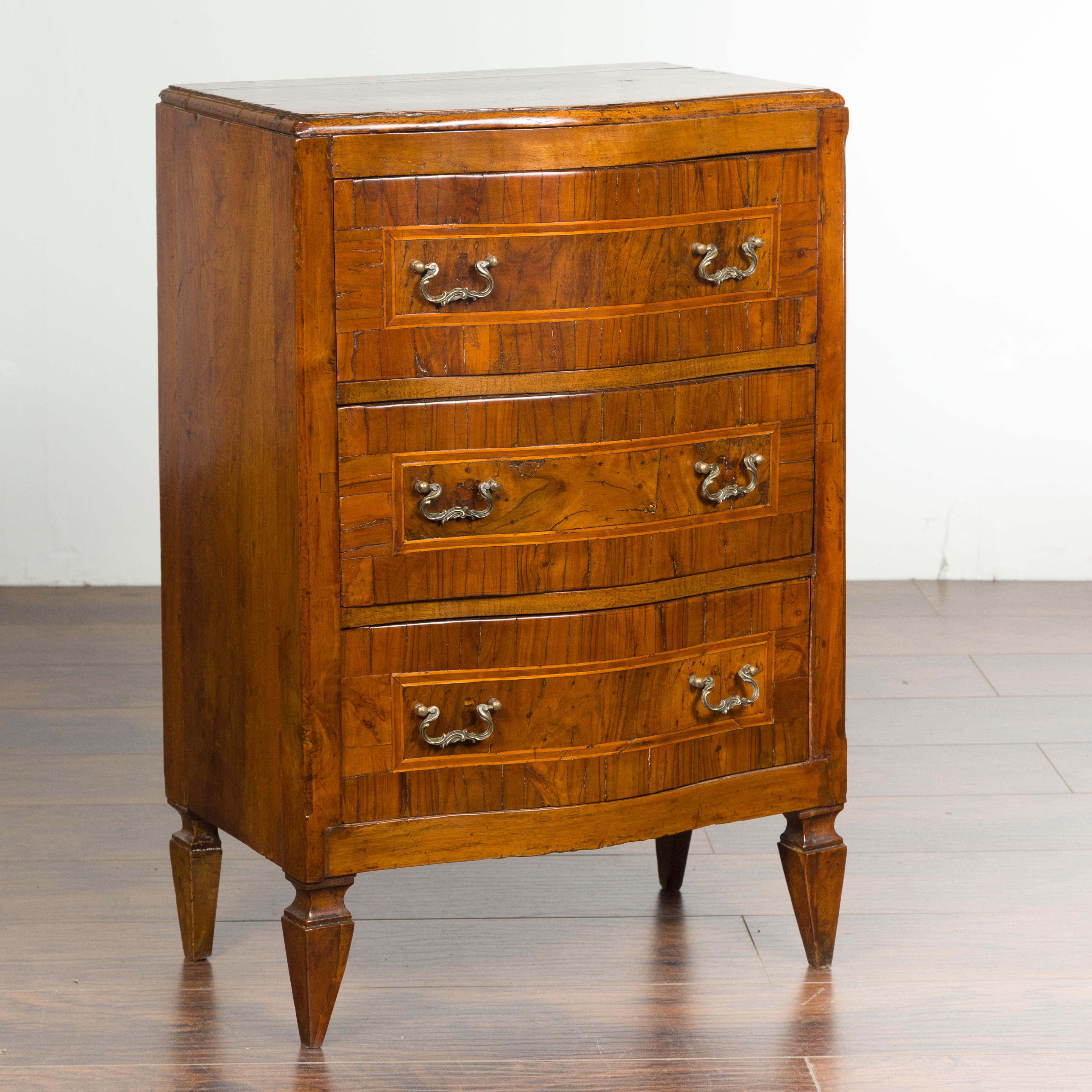 Italian 1800s Petite Walnut Three-Drawer Bow Front Chest with Banding For Sale 5