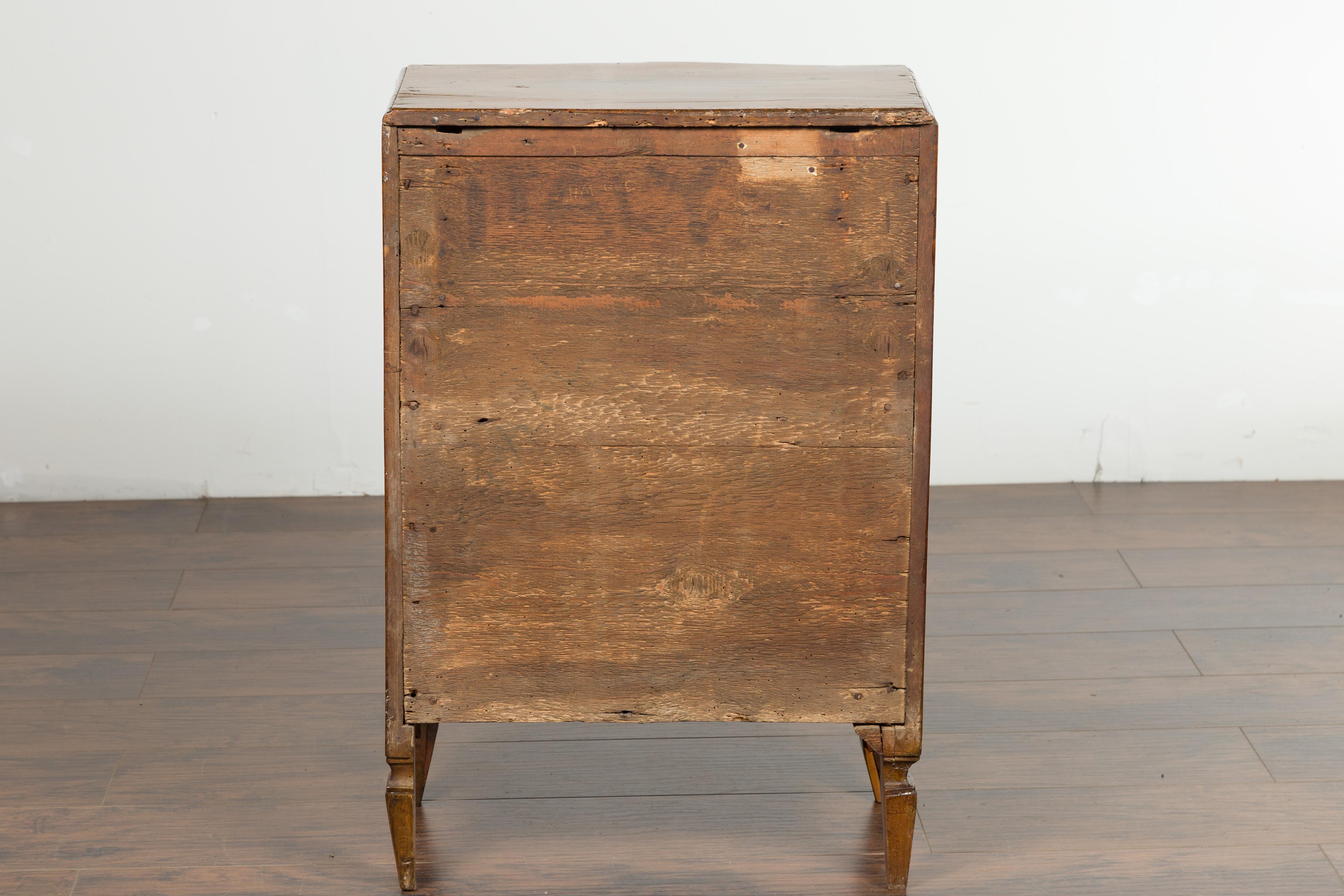 Italian 1800s Petite Walnut Three-Drawer Bow Front Chest with Banding For Sale 10